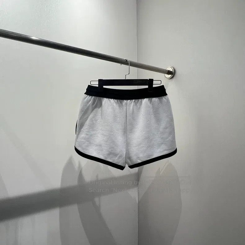 Louis Vuitton Louis Vuitton size xs White presbyopic full-print shorts Size US 28 / EU 44 - 2 Thumbnail