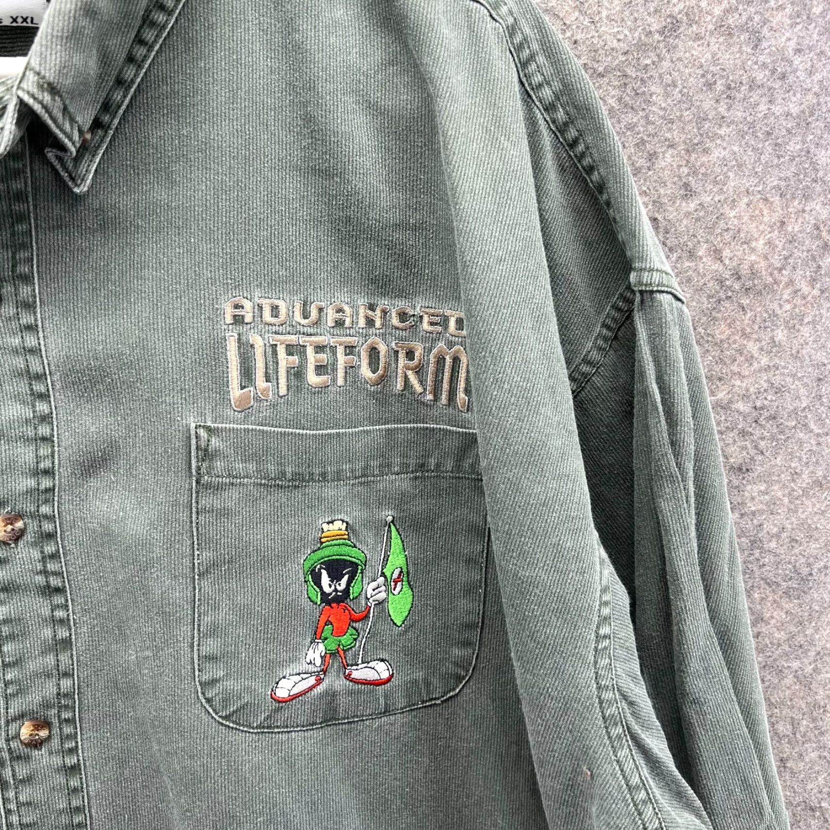 Vintage VINTAGE Warner Bros. Marvin the Martian Shirt Men 2XL Green Corduroy Button-Up Long Sleeve Size US XXL / EU 58 / 5 - 2 Thumbnail