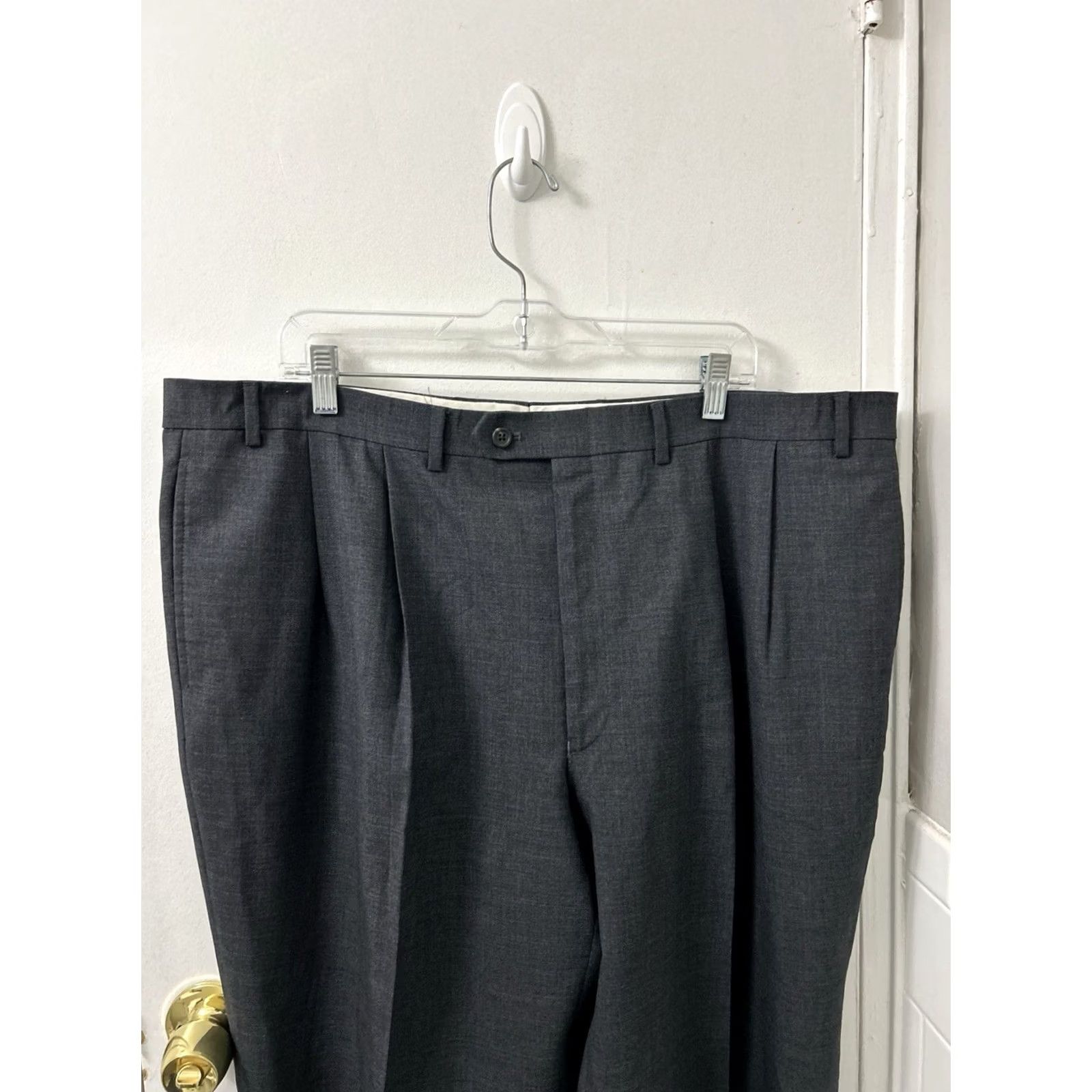 Ralph Lauren VINTAGE? No. Lauren Ralph Lauren Mens Pants Dress Wool 100% Gray 42x32 Cuffed Pleated Classic Straight Inseam 32 Department Men Size US 42 / EU 58 - 2 Thumbnail