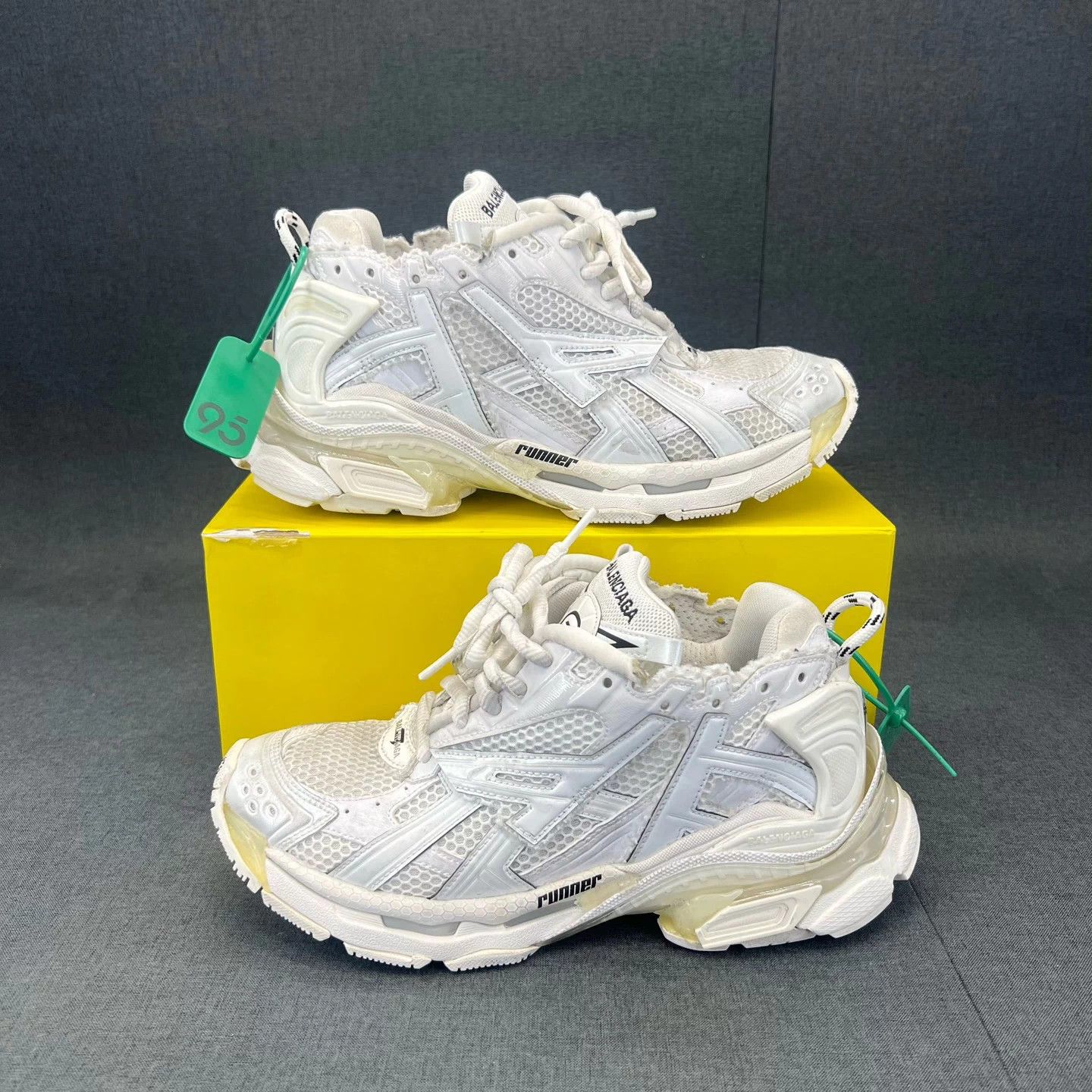 Balenciaga Balenciaga Runner White 2x Worn Like New 40 Size US 7 / EU 40 - 2 Thumbnail