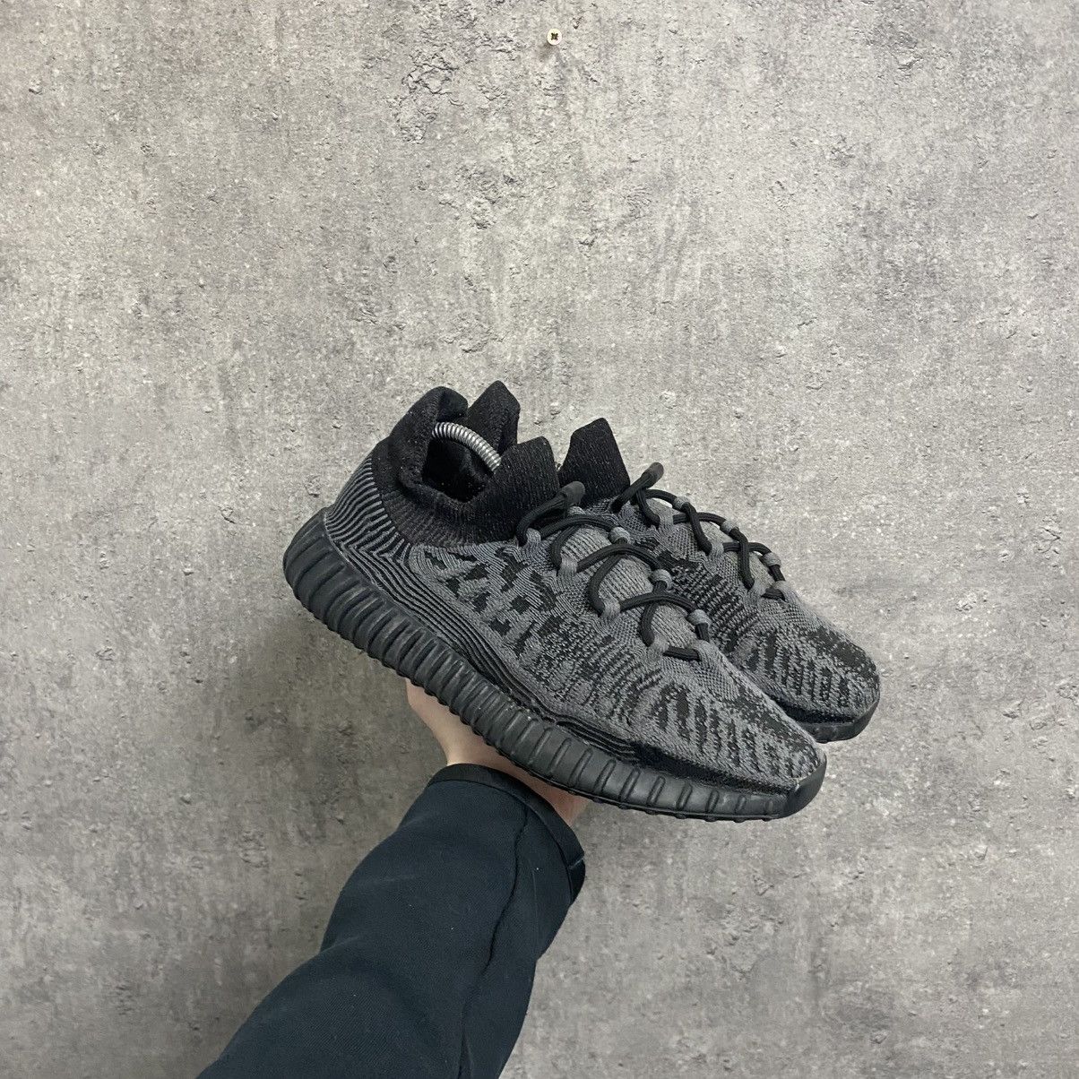 Adidas × Kanye West Adidas Yeezy Boost 350 V2 Sneakers Size US 8 / EU 41 - 2 Thumbnail