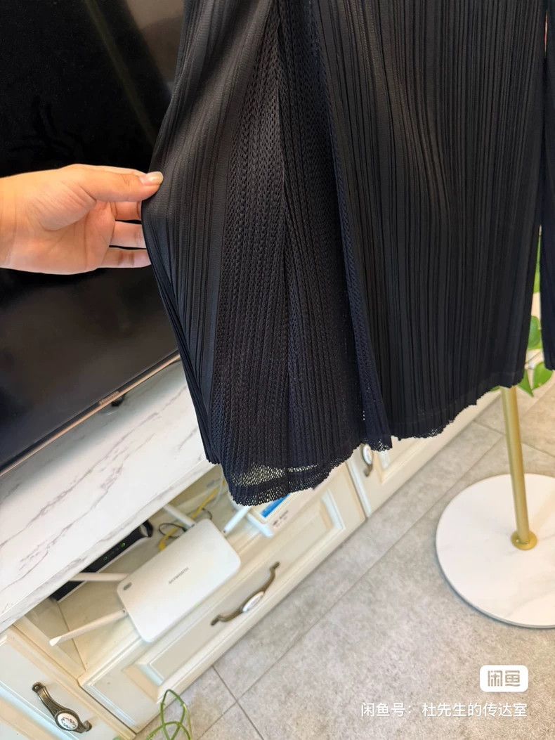 Issey Miyake Issey Miyake size:2 Black tatami trousers Size 22" - 2 Thumbnail