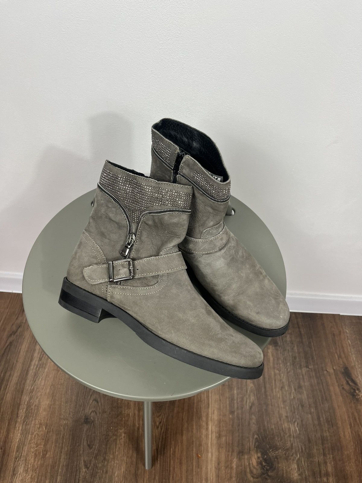 Vintage Women’s Suede Ankle Boots Zip Buckle Studded Gray Size EU 40 Size US 9.5 / IT 39.5 - 8 Thumbnail