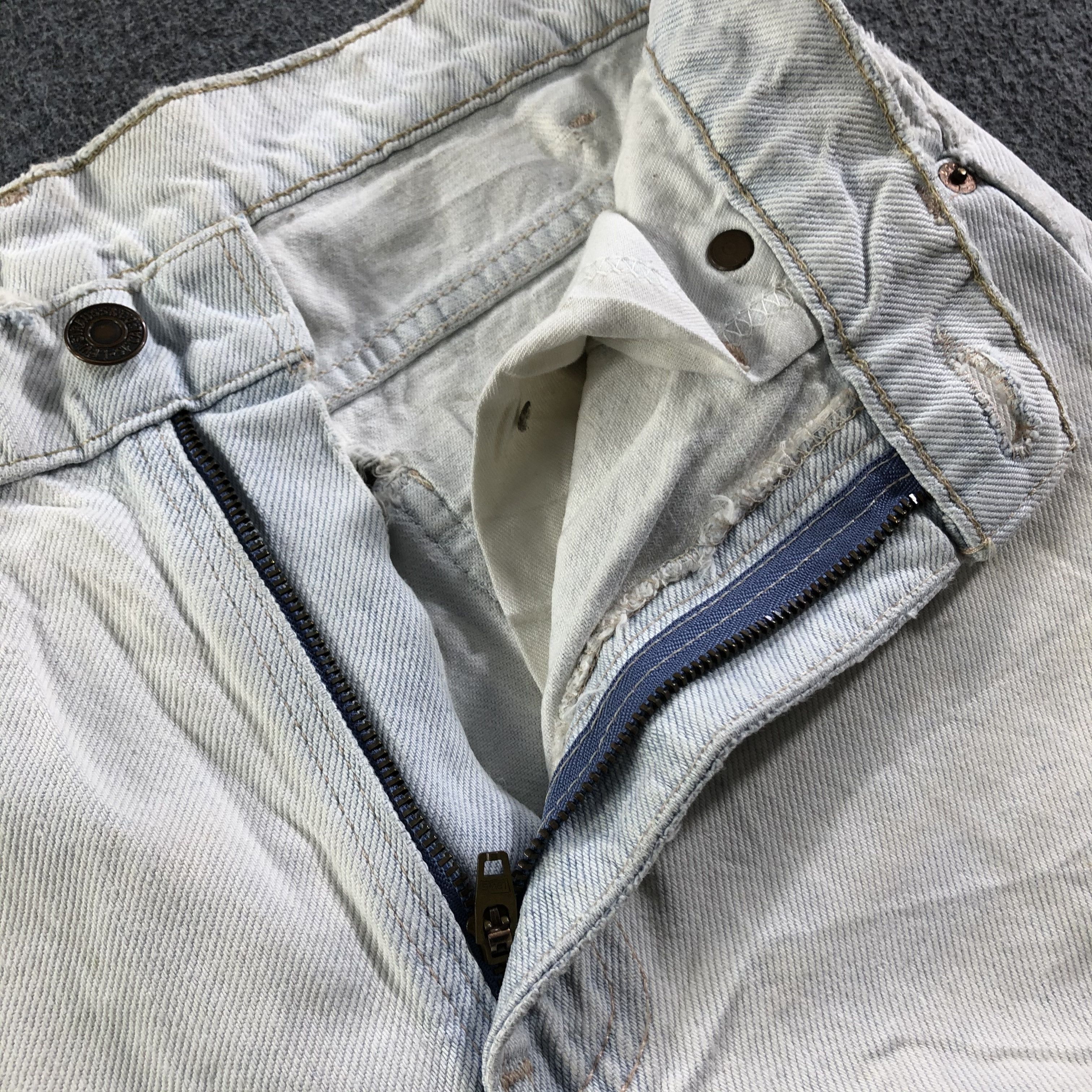 Levi's Vintage 80s Light Wash Levis 505 Jeans-J3235 Size US 29 - 11 Thumbnail
