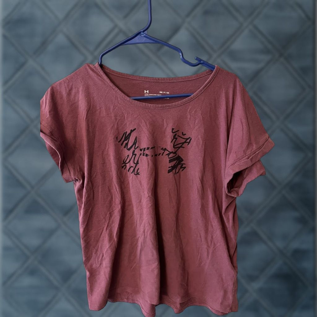 Under Armour VINTAGE Under Armour Shirt Women S Maroon Crew Neck Heatgear Graphic Activewear Short Sleeve Running Size S Womens Size S / US 4 / IT 40 - 1 Thumbnail
