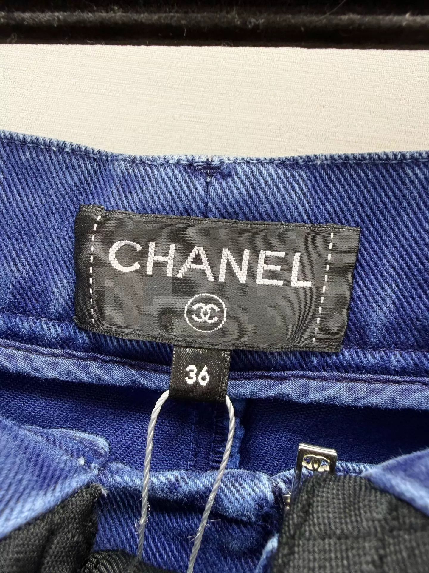 Chanel Chanel belted jean shorts logo panel check 36 like new Size 26" / US 2 / IT 38 - 3 Thumbnail