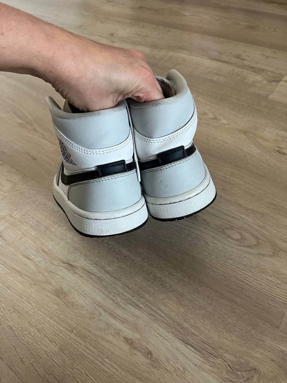 Nike Nike Air Jordan 1 Mid Light Smoke Grey Fog White Size 37.5 Size US 6.5 / IT 36.5 - 3 Thumbnail