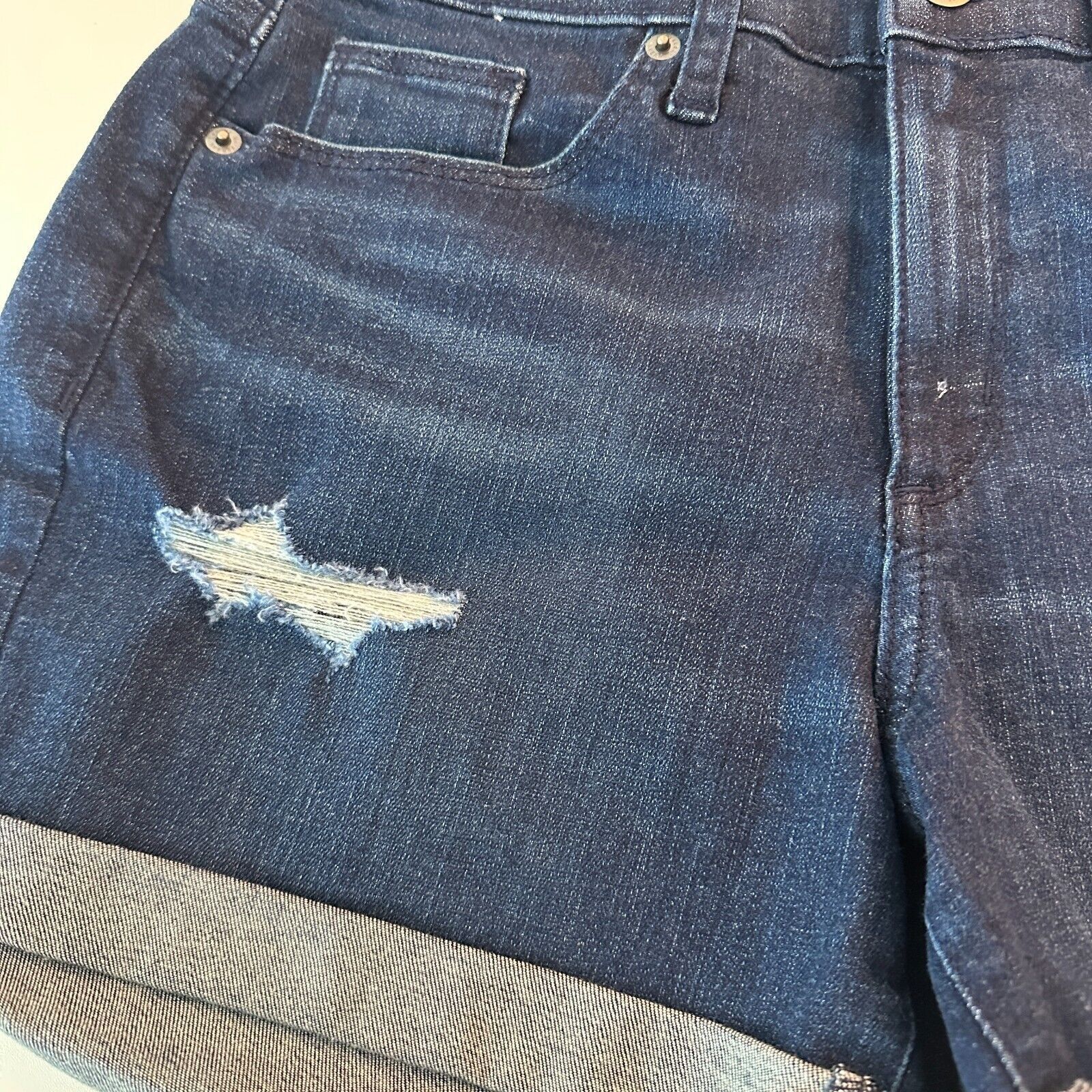 Other Universal Thread Hi-Rise Distressed Denim Cuff Shorts 6 / 28 Size 28" / US 6 / IT 42 - 5 Thumbnail