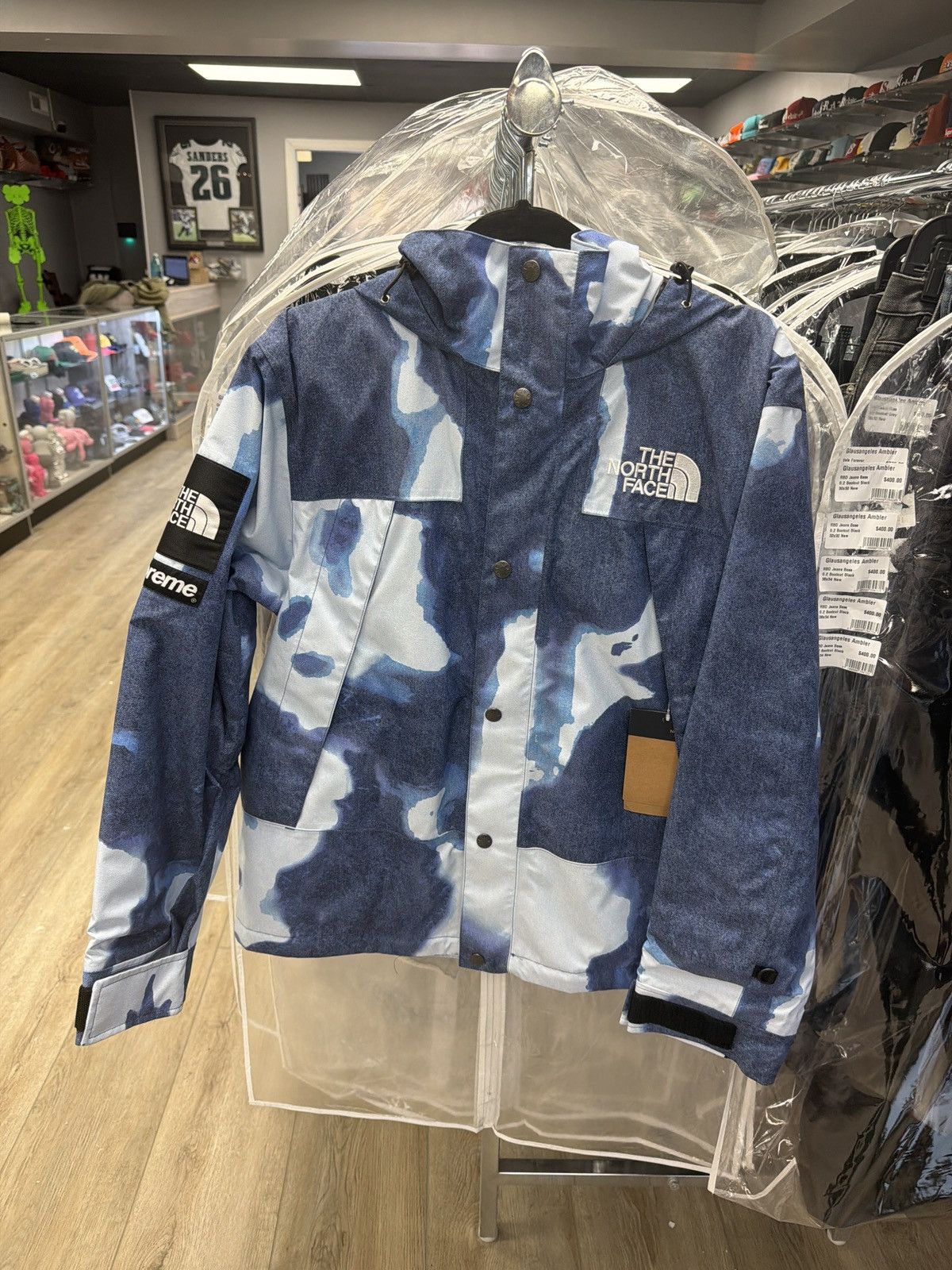 Supreme × The North Face Supreme north face bleached denim mountain jacket small Size US S / EU 44-46 / 1 - 1 Thumbnail