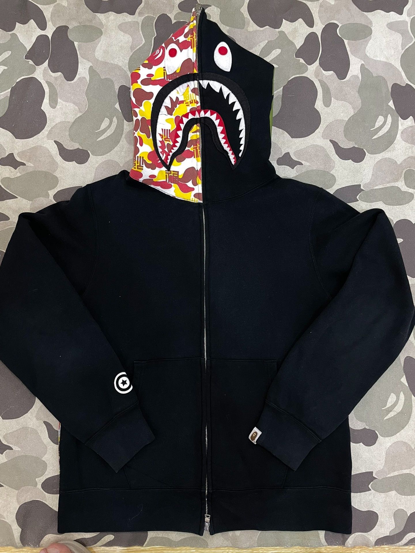Bape Bape Shark Sweatshirt Pullover Size US L / EU 52-54 / 3 - 1 Thumbnail