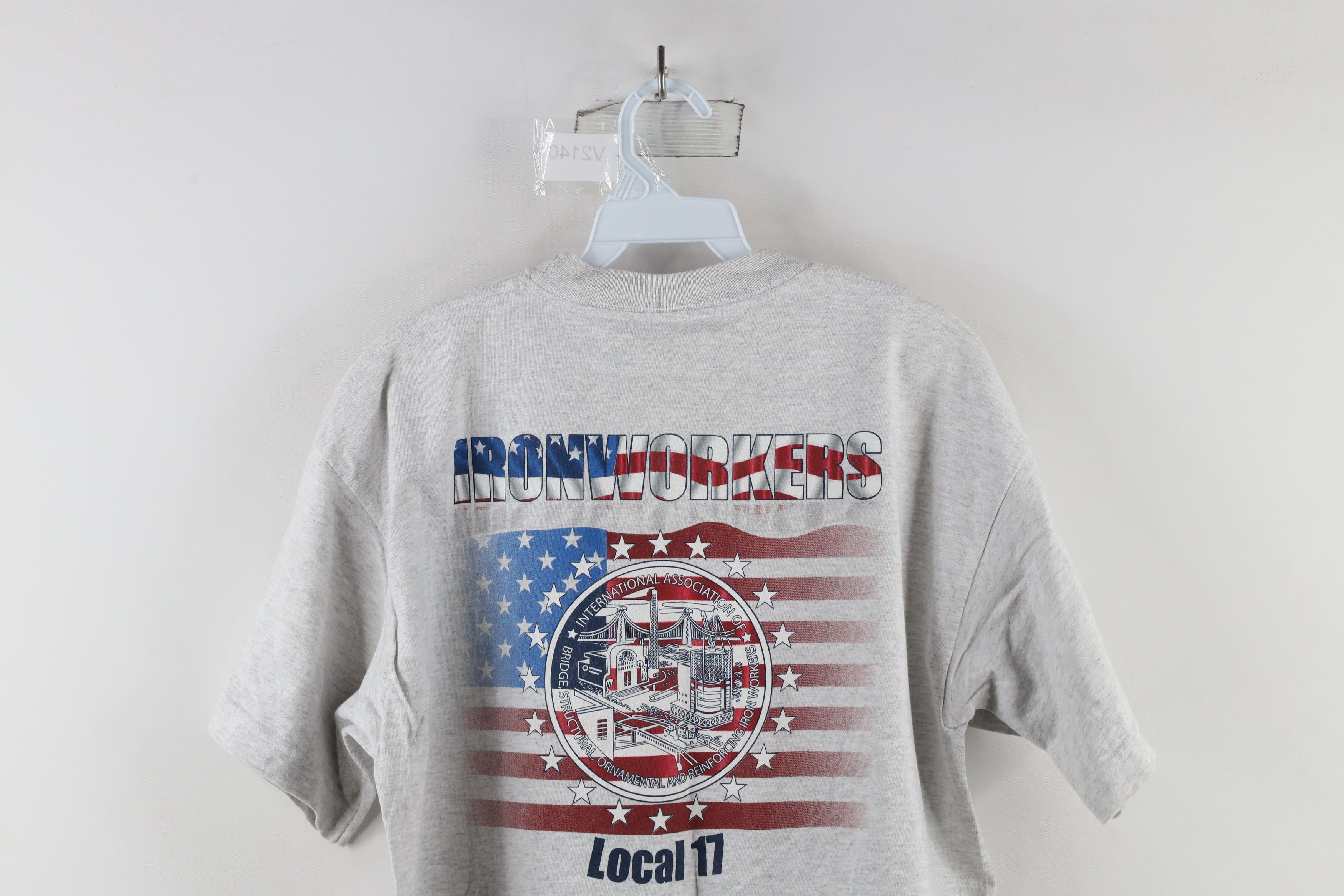Vintage Vintage 90s Union Made Local 17 Heavyweight T-Shirt USA Size US L / EU 52-54 / 3 - 9 Thumbnail