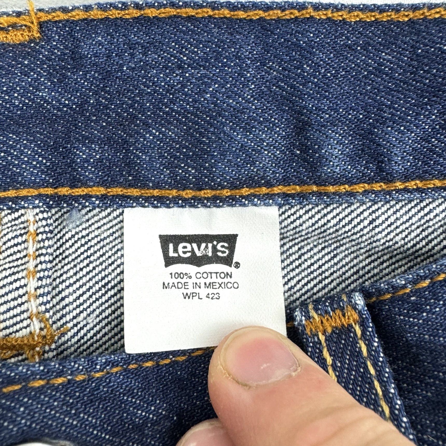 Levi's VINTAGE Levi's 501 Jeans Men Adult 35x32 Blue Button Fly Grunge Workwear 2000s Y2K Straight Size US 35 - 4 Thumbnail