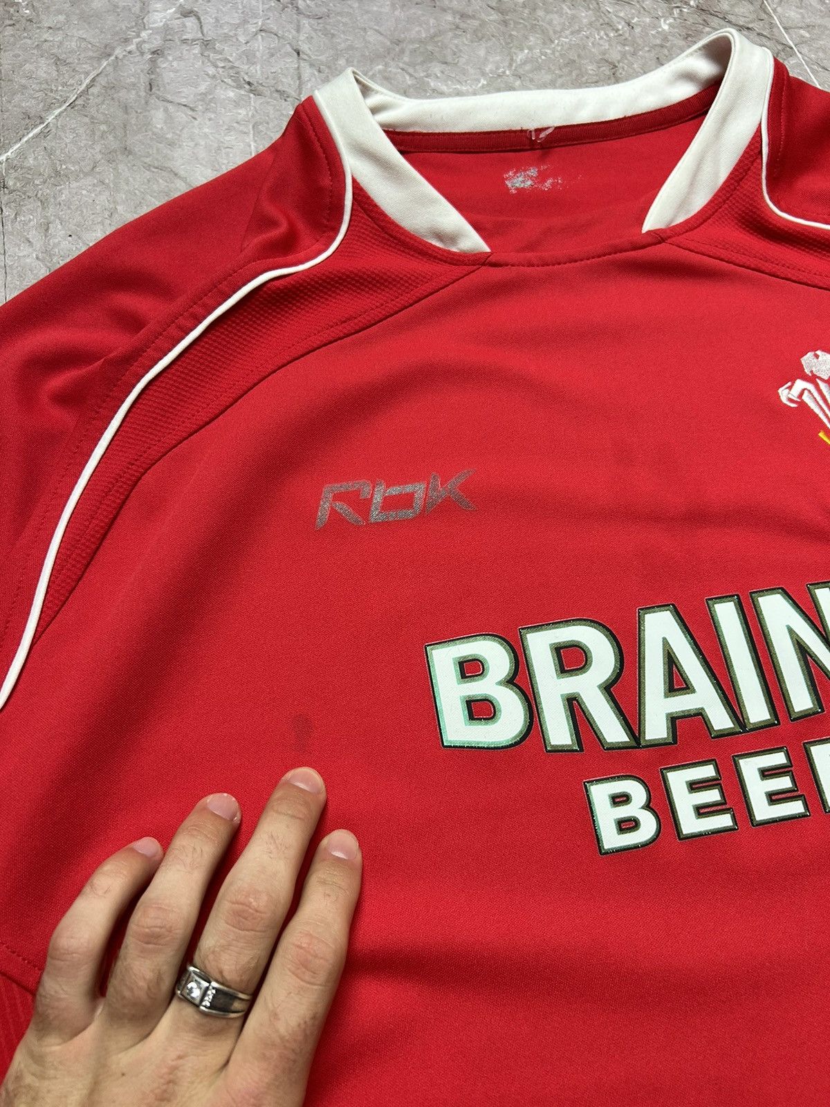 Vintage Vintage Reebok Wales Rugby Jersey 2000s Size US L / EU 52-54 / 3 - 5 Thumbnail