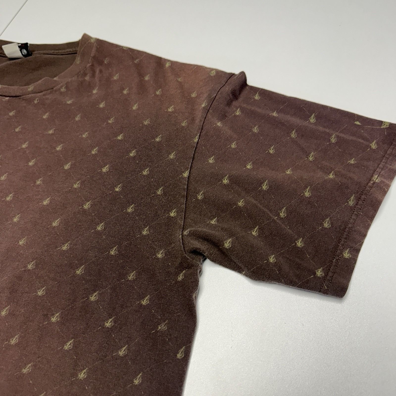 Volcom VTG Volcom Shirt Skate Surf Grunge AOP Y2K Mens 2XL 25.5x28. Size US XXL / EU 58 / 5 - 7 Thumbnail