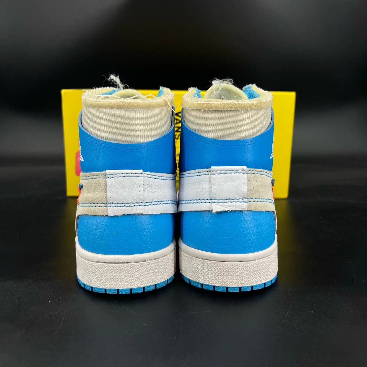 Off-White Off-White x Air Jordan 1 University Blue Size 42 Worn 2x Size US 9 / EU 42 - 7 Thumbnail