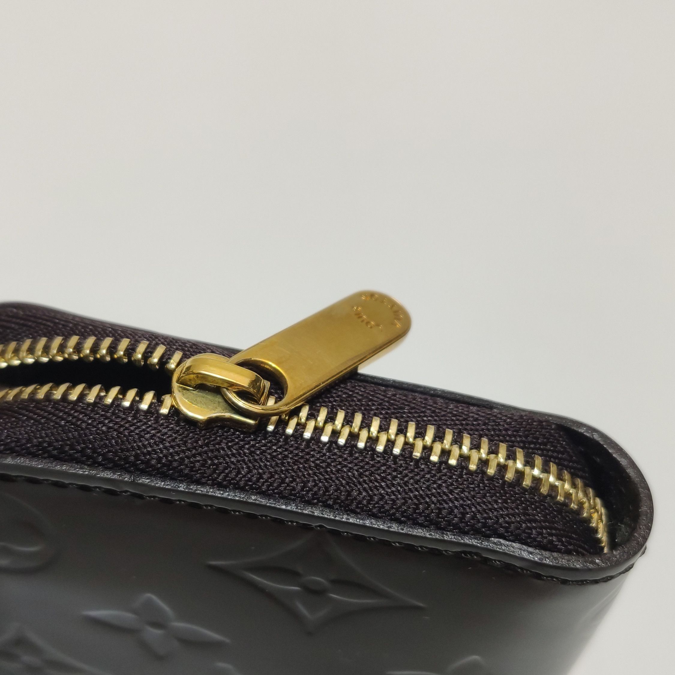 Louis Vuitton Louis Vuitton (LV) Zippy patent leather embossed monogram z Size ONE SIZE - 8 Thumbnail