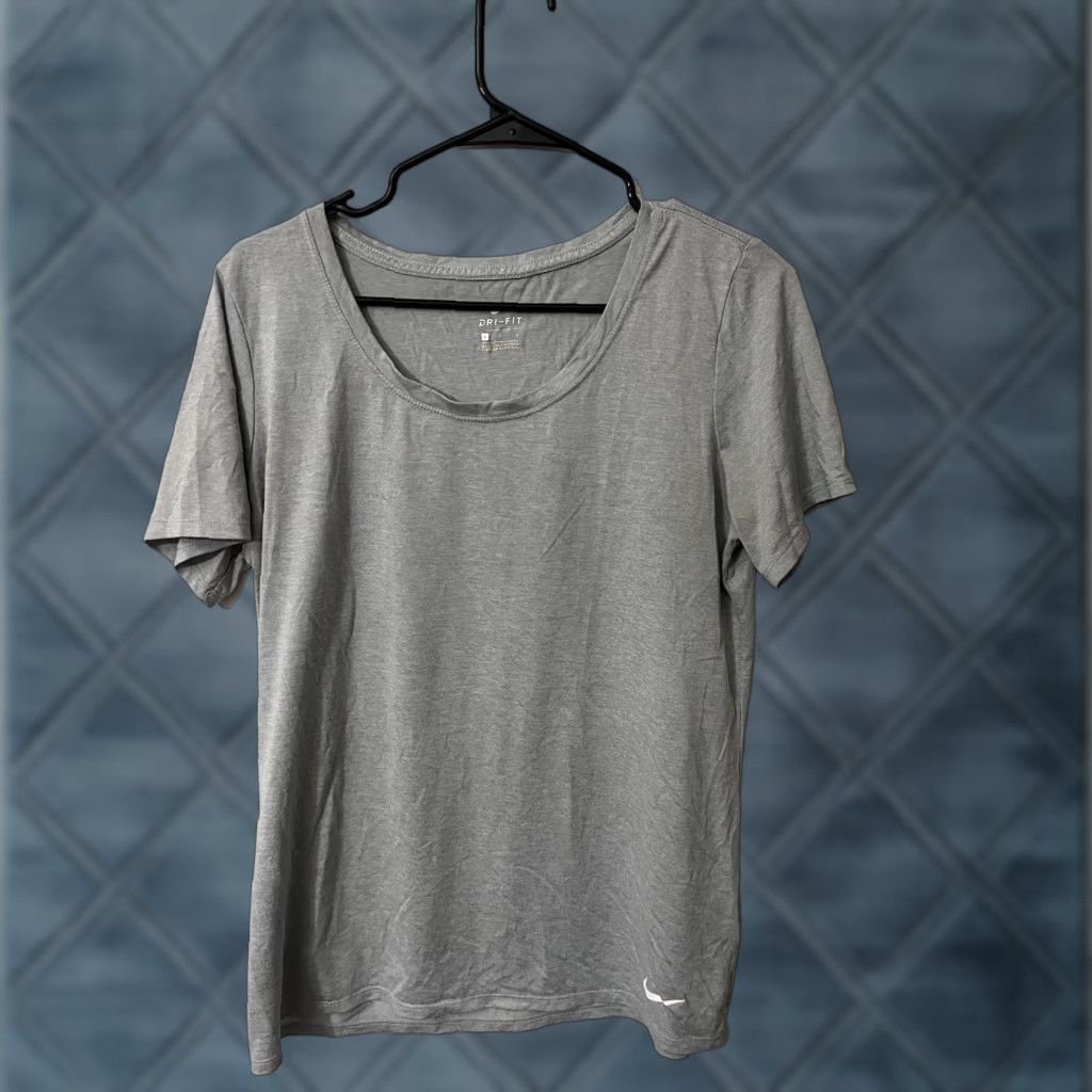 Nike Nike Dri-FIT T-Shirt Women's Large Gray Short Sleeve Scoop Neck Pullover Gym & Training Size L / US 10 / IT 46 - 1 Thumbnail