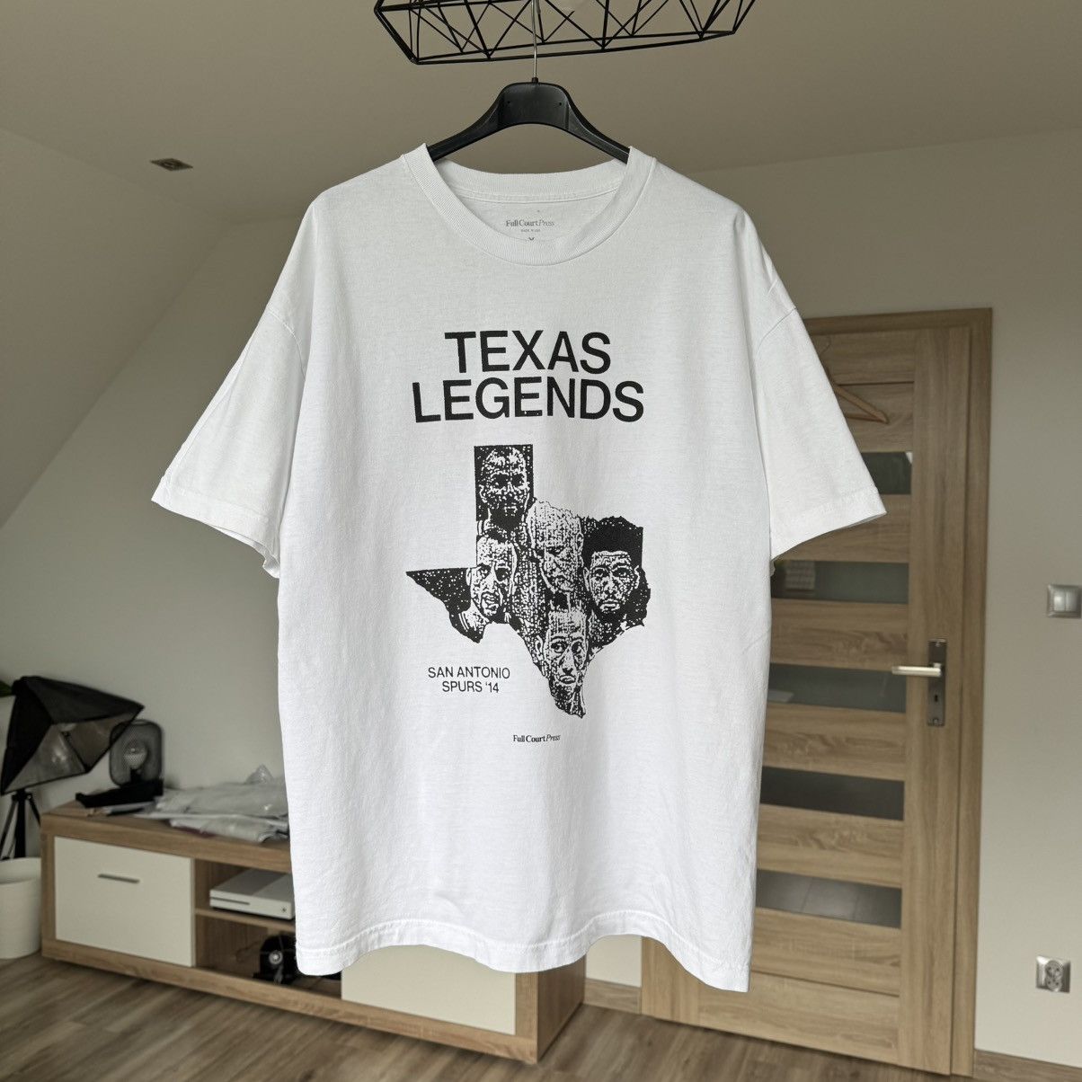 NBA × Vintage FULL COURT PRESS TEXAS LEGENDS SAN ANTONIO SPURS GRAPHIC TEE Size US XL / EU 56 / 4 - 5 Thumbnail