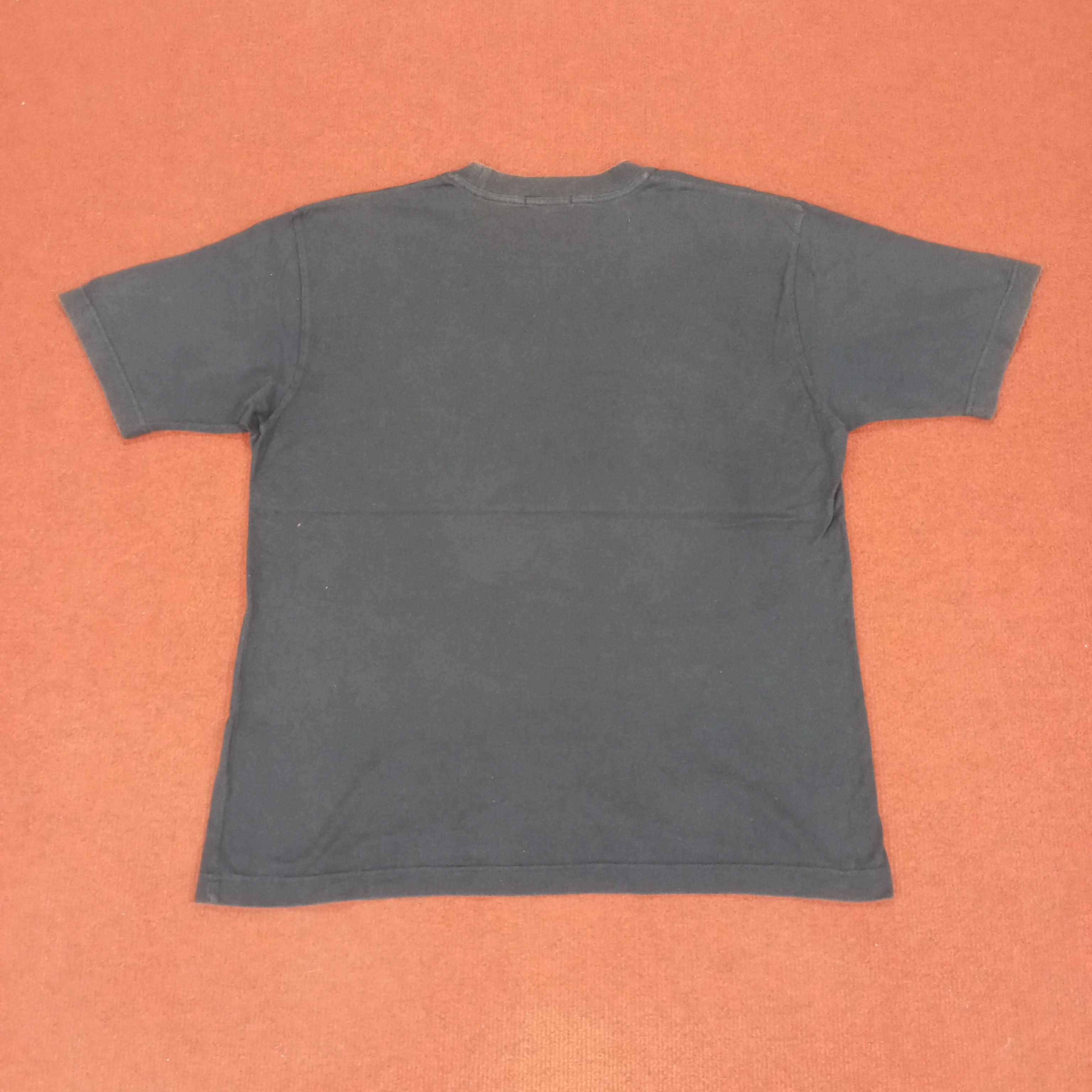 Burberry Burberry London Small Logo Design Custom Art Tshirt Size US L / EU 52-54 / 3 - 3 Thumbnail