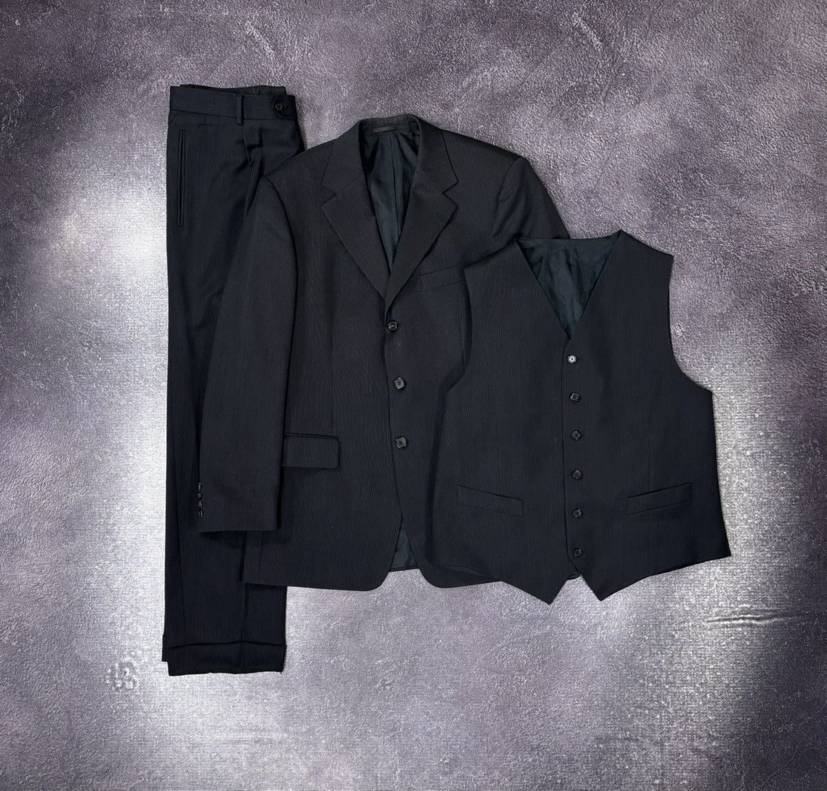 Hugo Boss Hugo Boss 3-Piece Men’s Luxury Classic Formal Wool Suit Size 44R - 1 Thumbnail