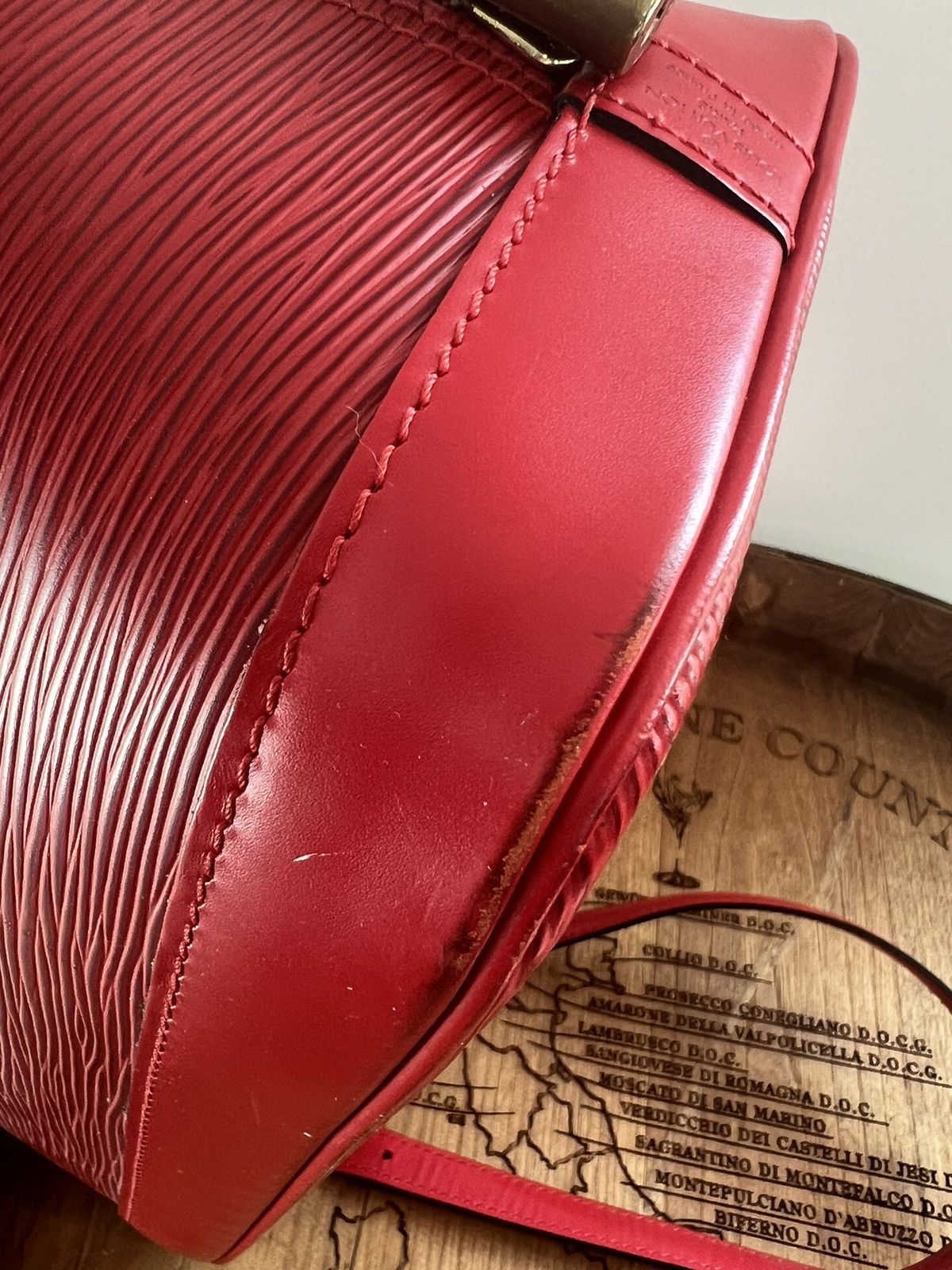 Louis Vuitton Louis Vuitton Red Epi Alma Size ONE SIZE - 8 Thumbnail