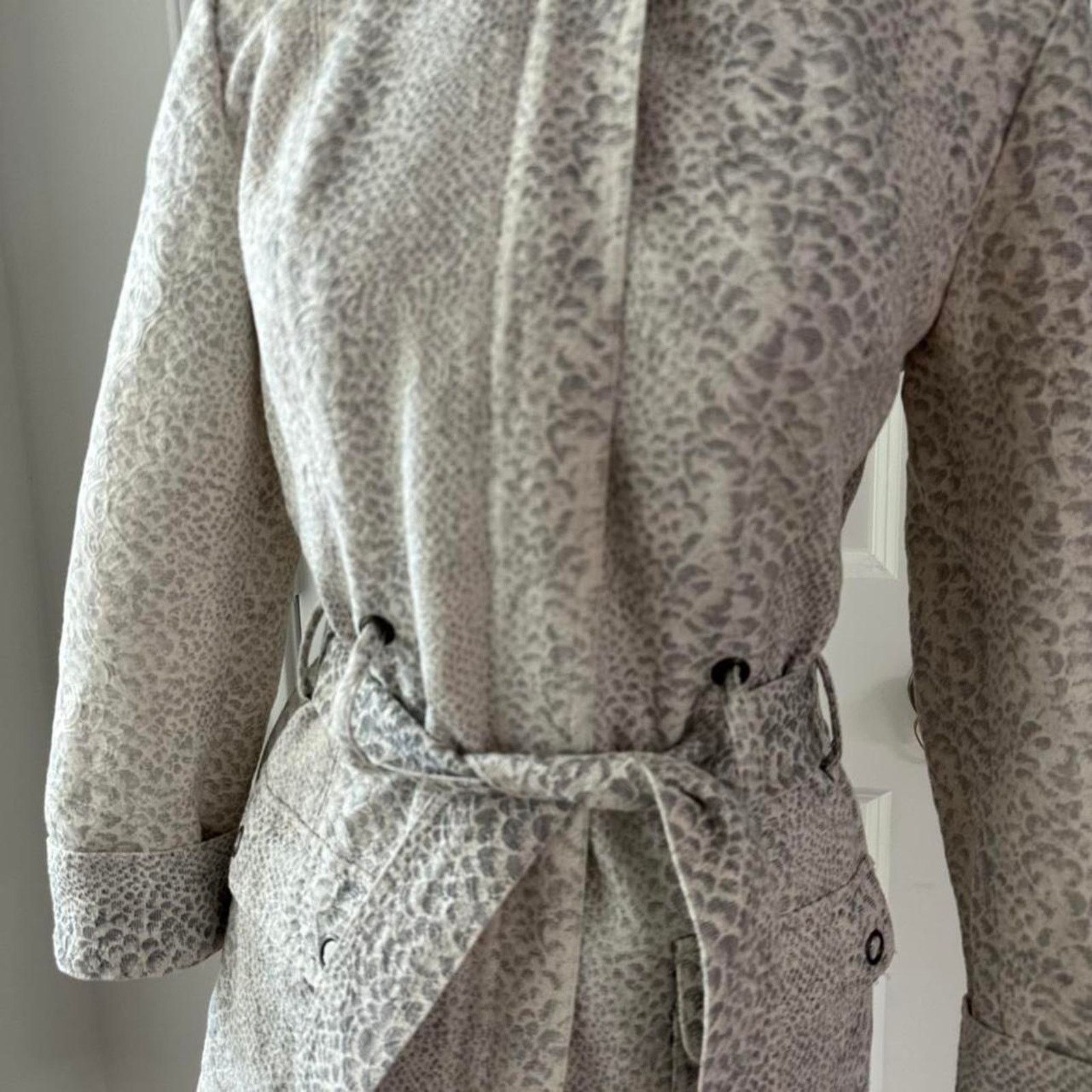 Chicos Chicos Vintage Belted Grey White Leopard Coat Size 0 Small Size S / US 4 / IT 40 - 3 Thumbnail