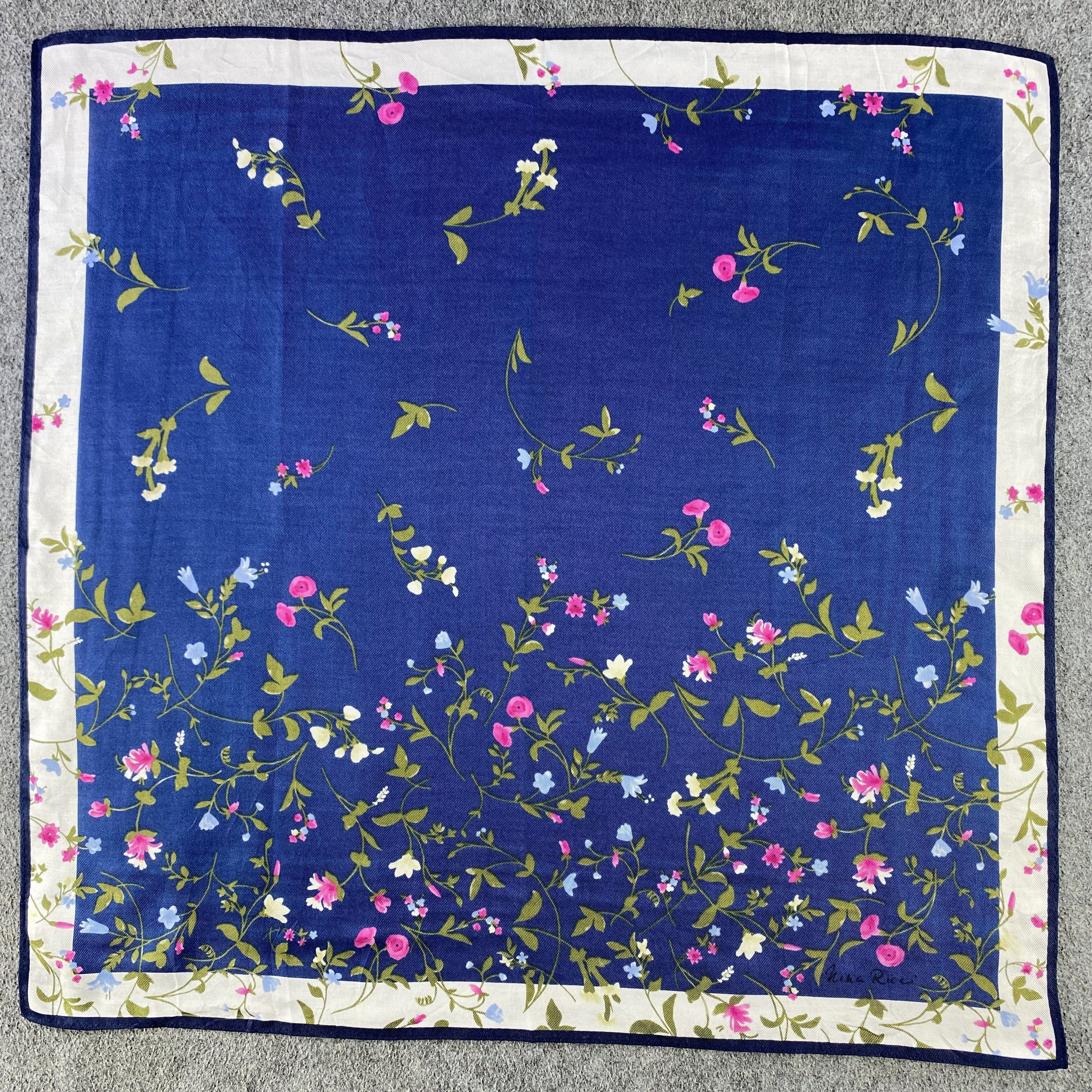 Nina Ricci Nina Ricci Handkerchief/Neckerchief/Bandana HC719 Size ONE SIZE - 1 Thumbnail