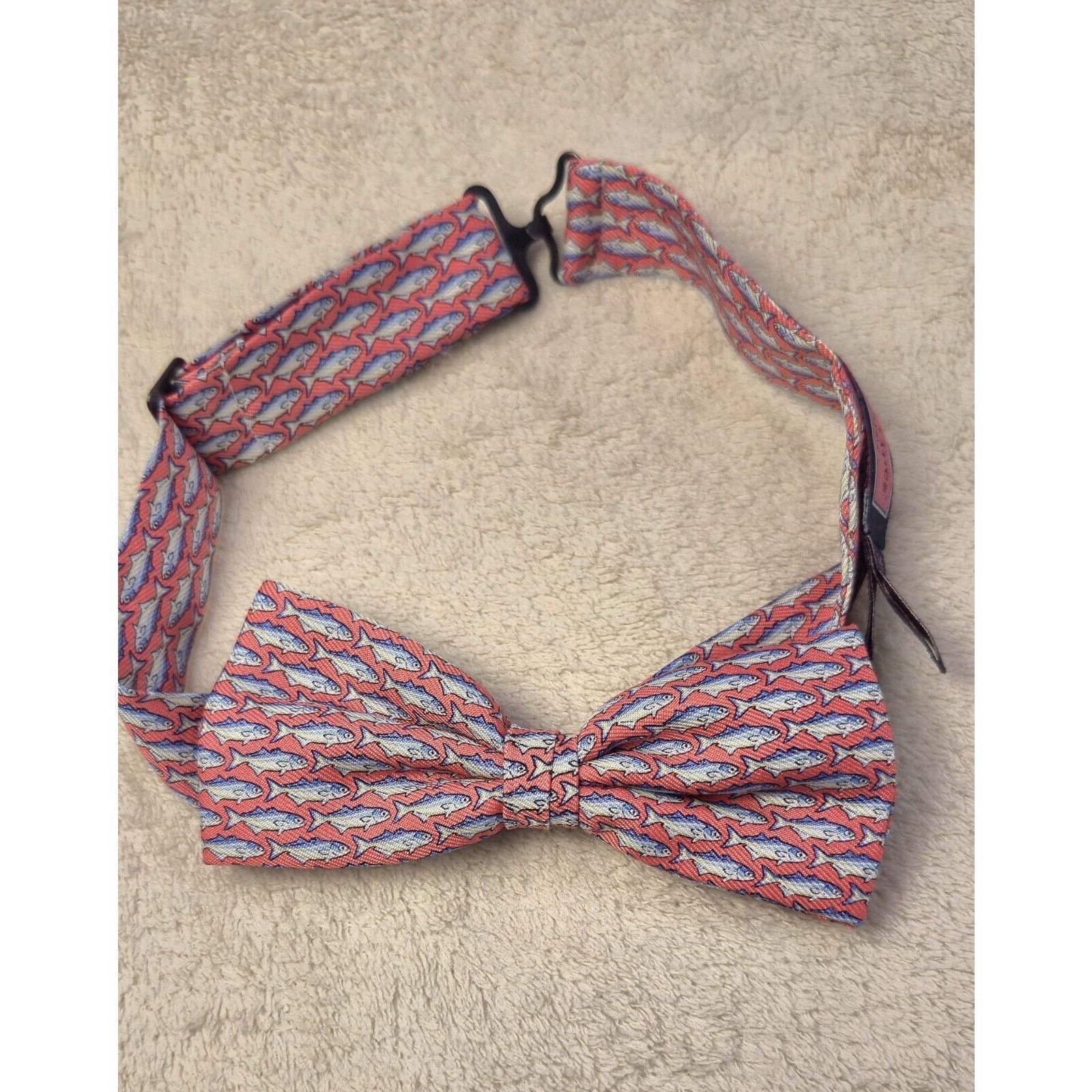 Vineyard Vines Vineyard Vines Men's Adjustable Silk Bow Tie Fish Print USA Size 38 - 3 Thumbnail