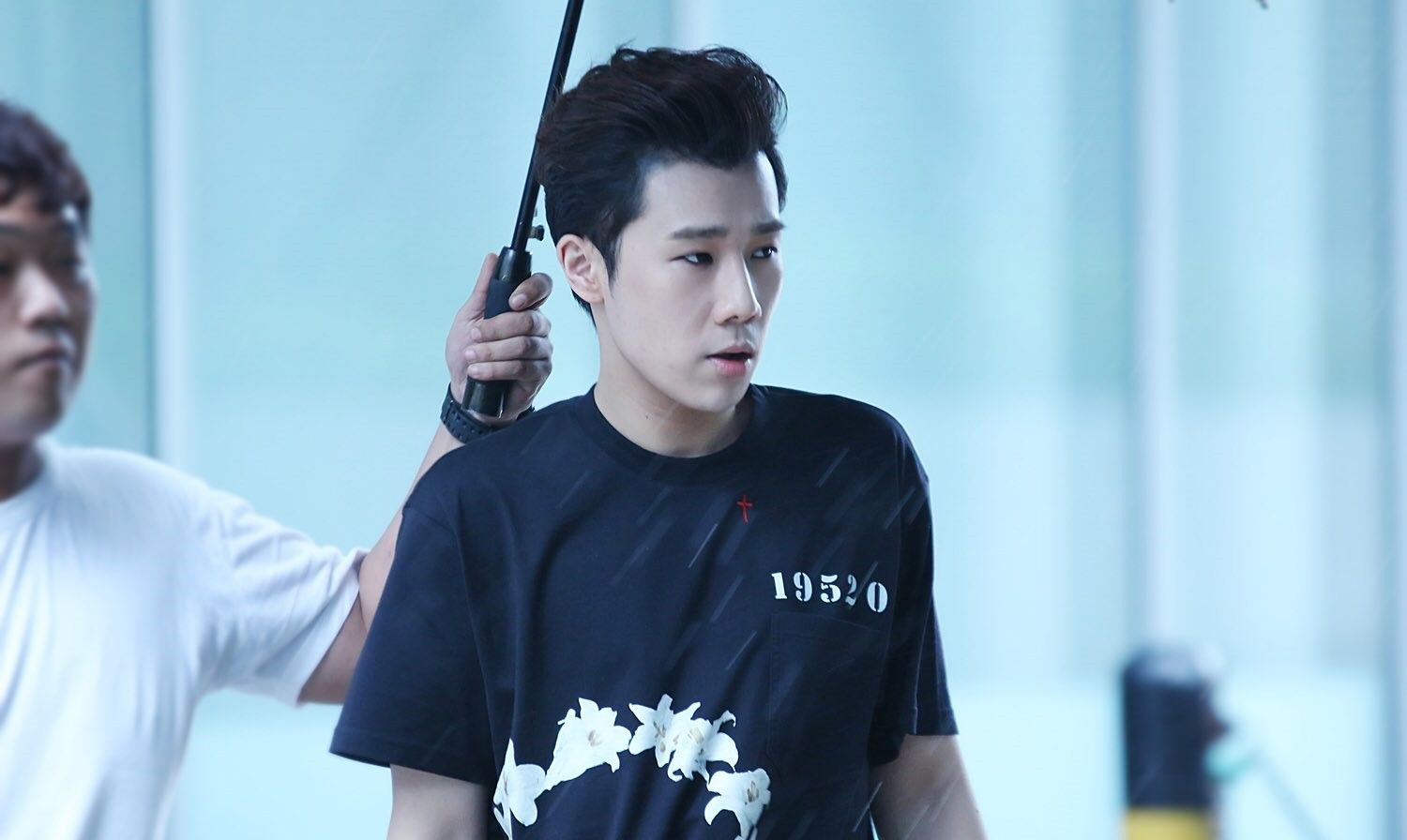 Givenchy Black Ring of Lillies Embroidered Cross Oversized T-Shirt Size US XS / EU 42 / 0 - 5 Thumbnail