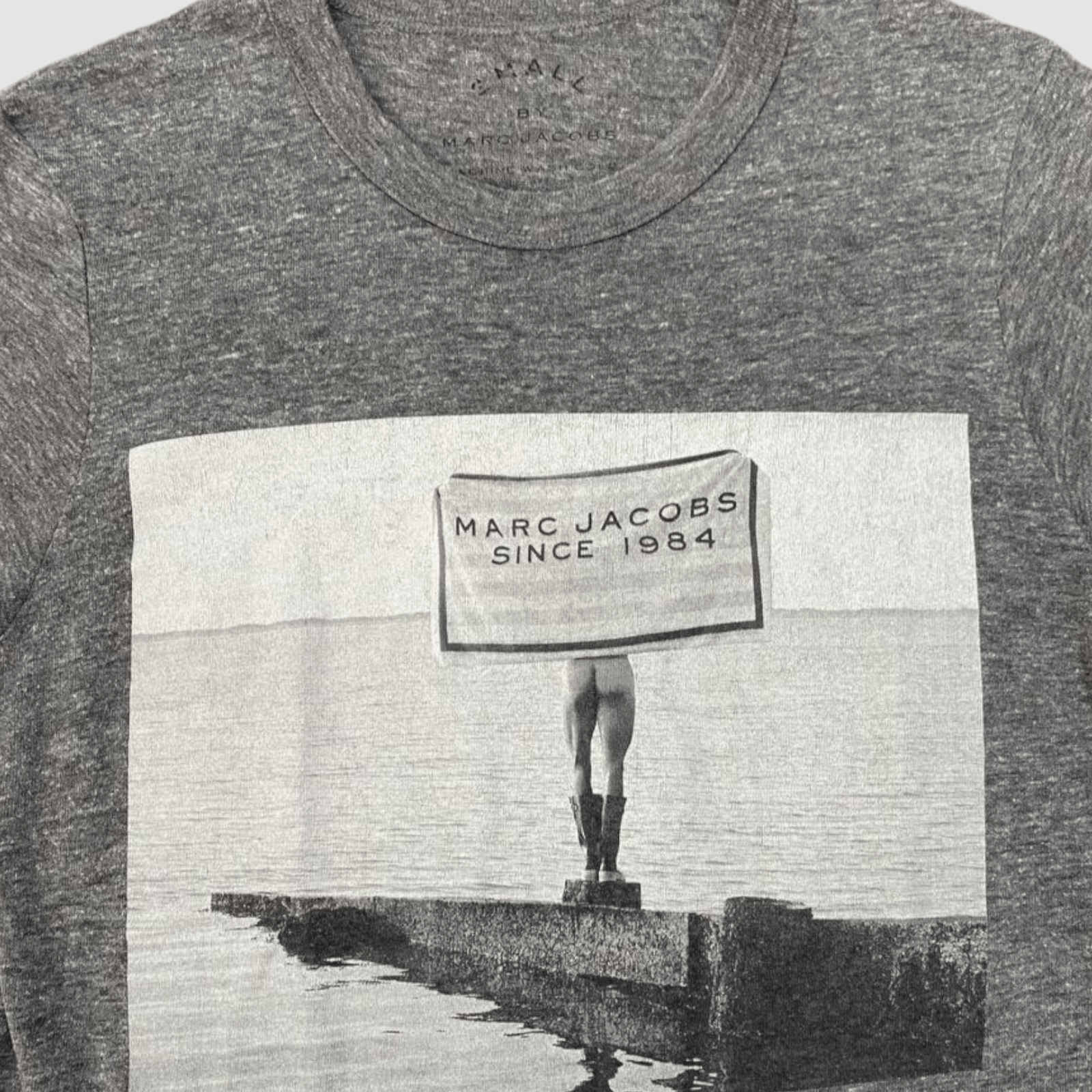 Marc Jacobs Marc Jacobs Gray Rayon Blend Graphic T Shirt Size US S / EU 44-46 / 1 - 3 Thumbnail