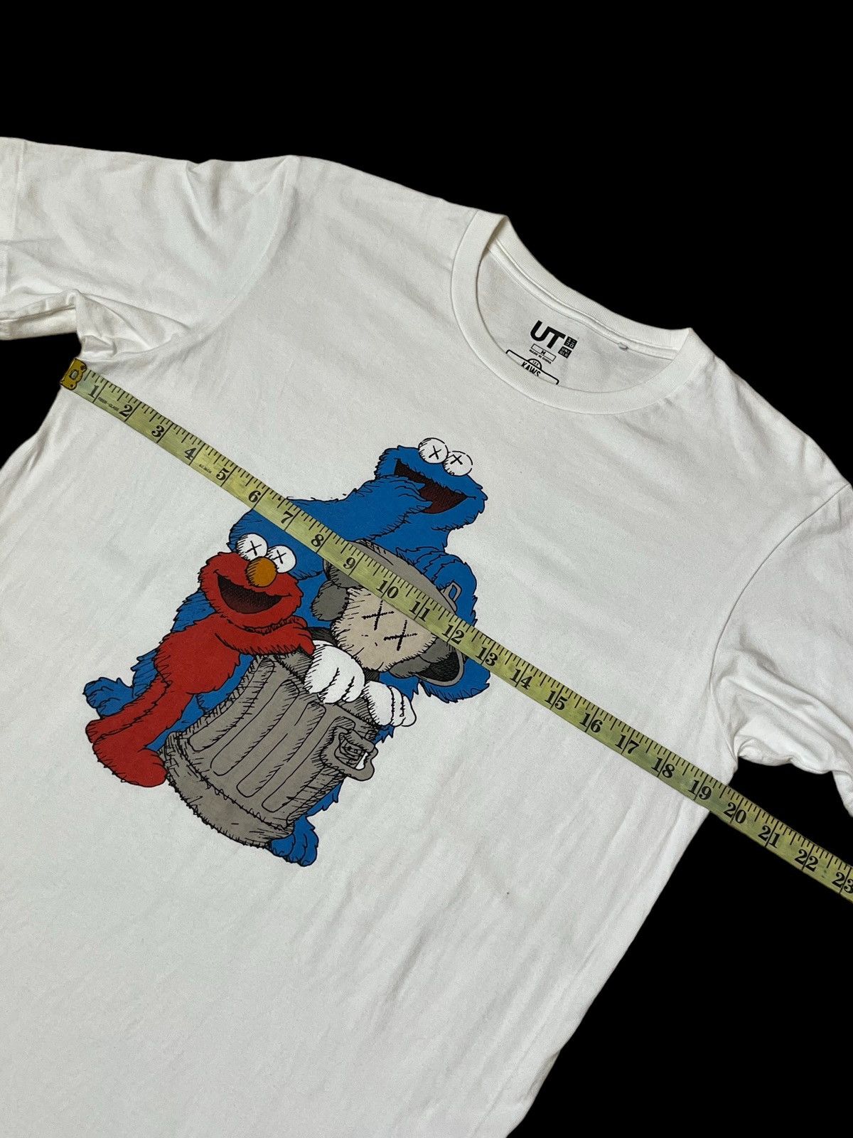Kaws × Uniqlo GRAIL🔥UNIQLO x KAWS x SESAME STREET COLLABORATION T SHIRT Size US M / EU 48-50 / 2 - 6 Thumbnail