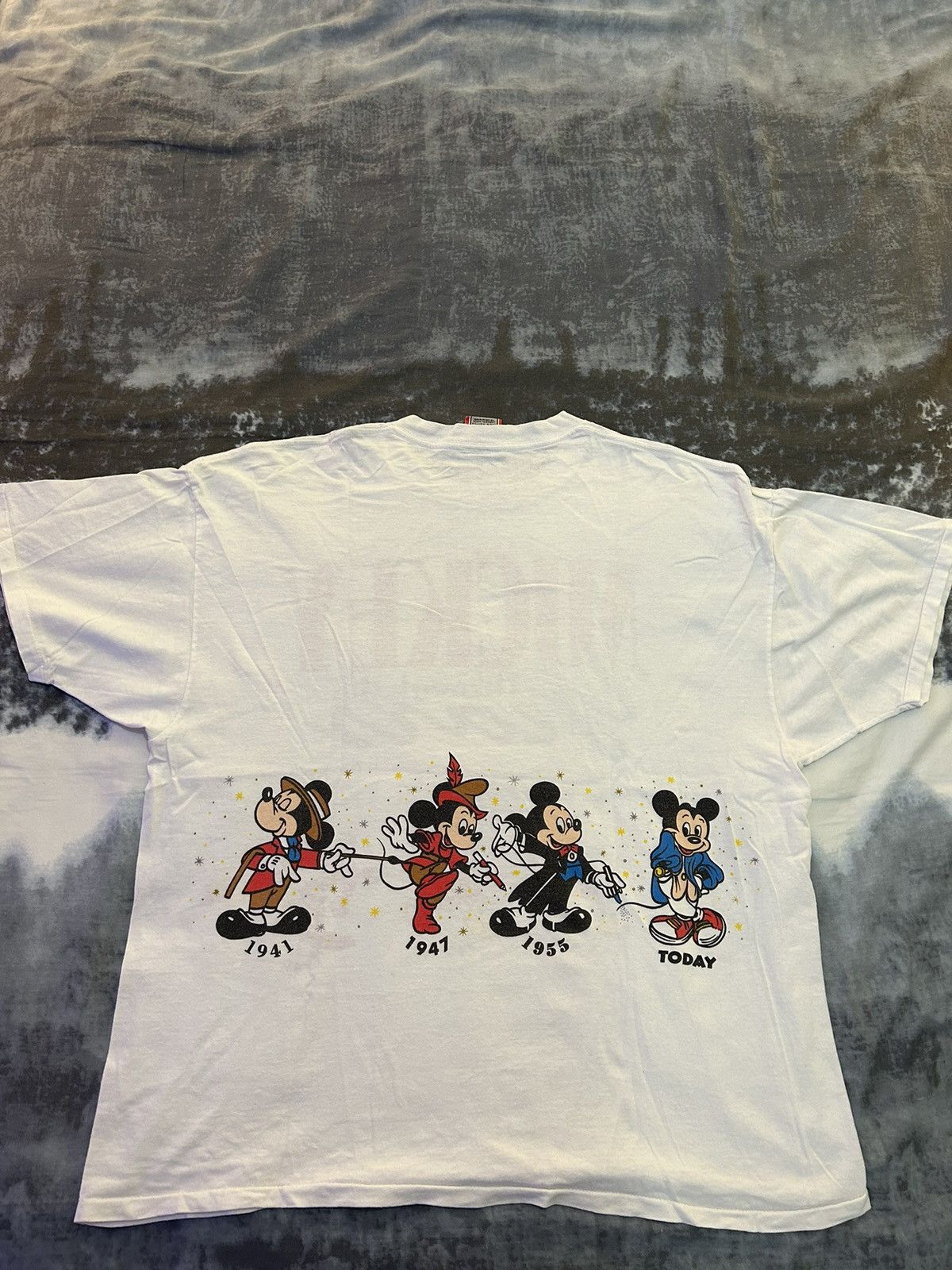 Disney Vintage Mickey Through The Years 90s XL T-shirt Size US XL / EU 56 / 4 - 2 Thumbnail