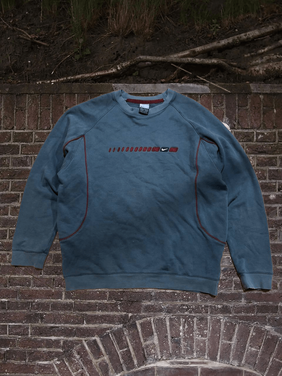 Nike Vintage Nike Sportswear Sweatshirt Y2K Distressed Fade Size US S / EU 44-46 / 1 - 1 Thumbnail