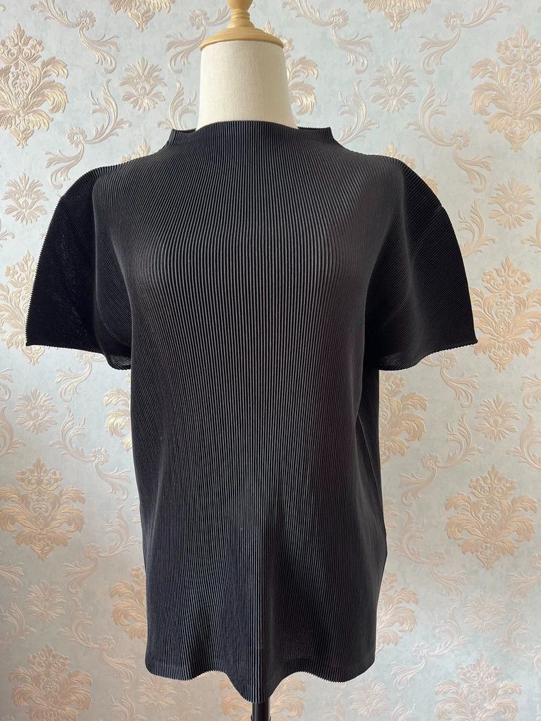 Issey Miyake Issey Miyake size:3 Black pleated short sleeves Size XS / US 0-2 / IT 36-38 - 1 Thumbnail