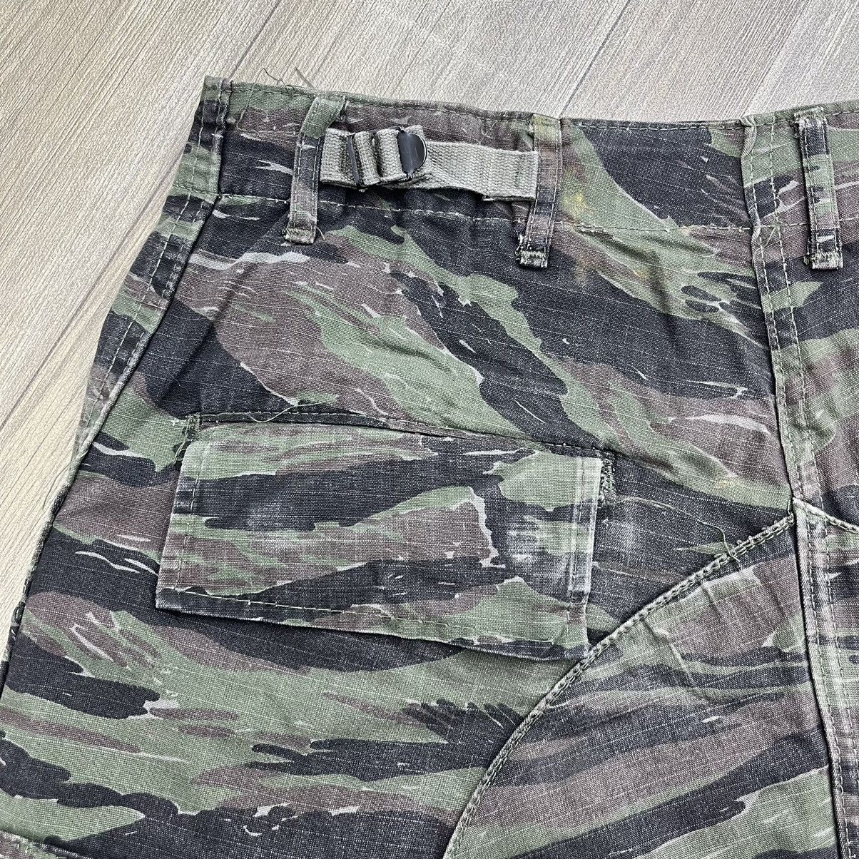 Vintage Vintage Trouser Combat Camouflage Tiger Stripe Cargo Pants Size US 33 - 13 Thumbnail