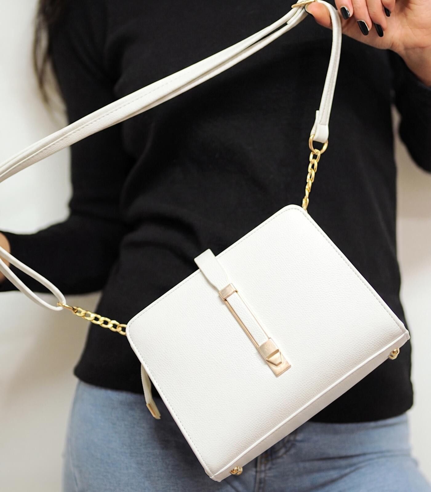 Genetic Manipulation Shinichiro Kuriya Elegant White Leather Crossbody Bag with Gold Chain Strap Size ONE SIZE - 2 Thumbnail