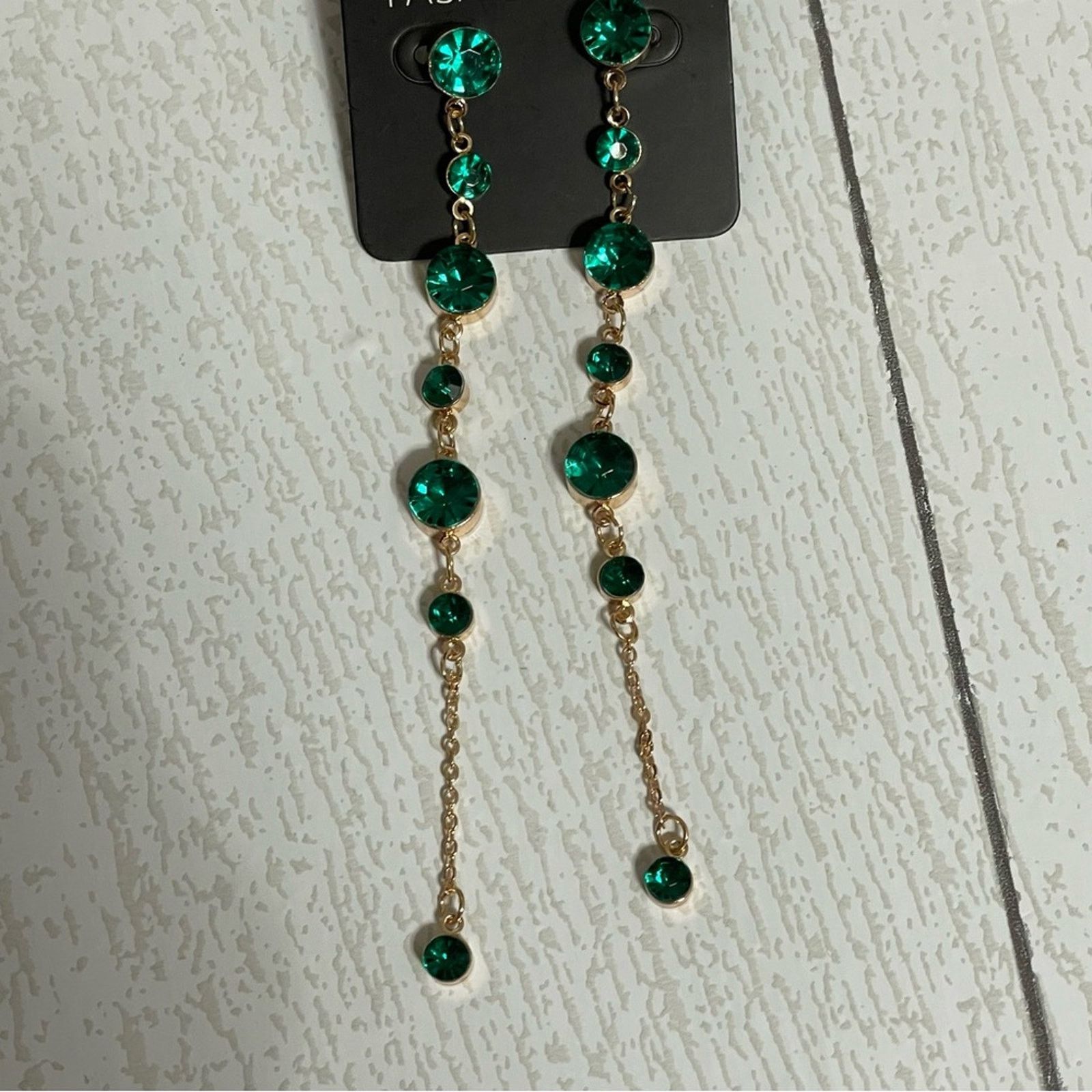 Other FASHION NOVA Glamorous Queen Drop Earrings Green NWT Size ONE SIZE - 2 Thumbnail