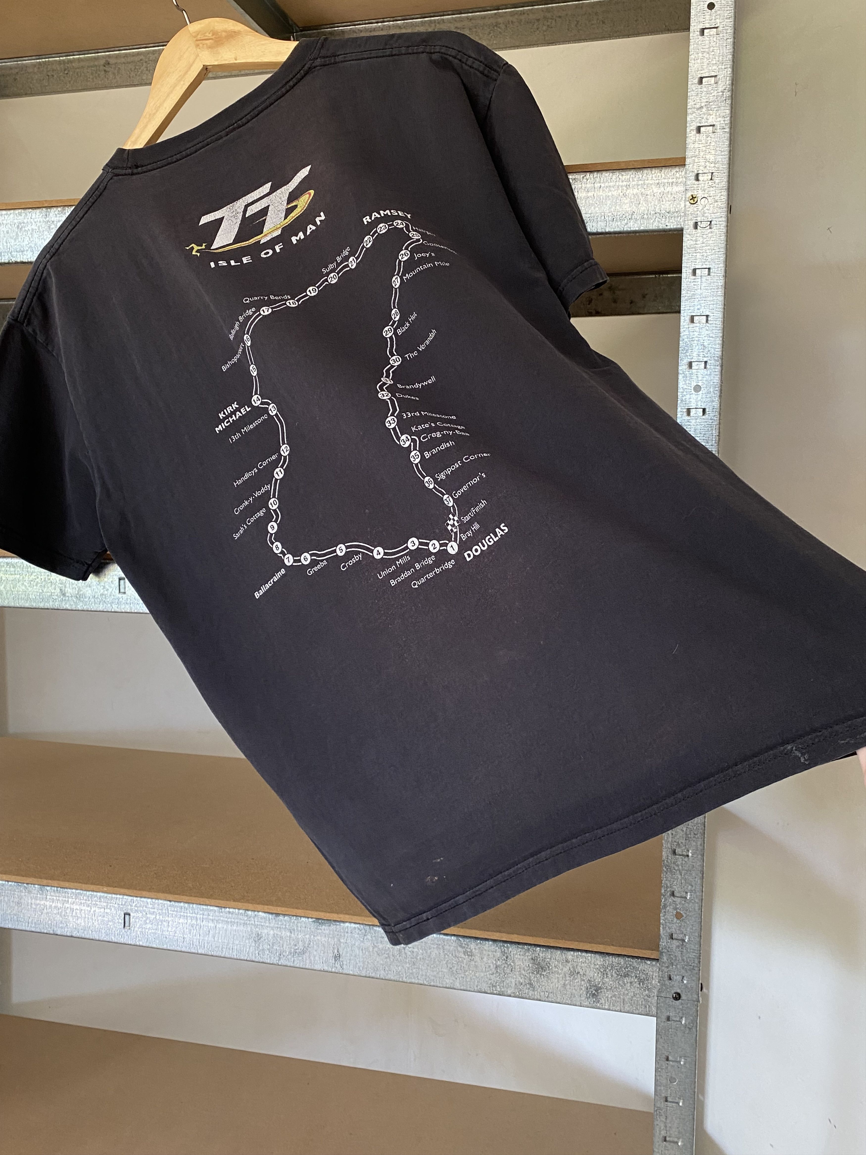 Vintage TT Isle Of Man Vintage 2015 Moto Racing T-shirt Size US L / EU 52-54 / 3 - 17 Thumbnail