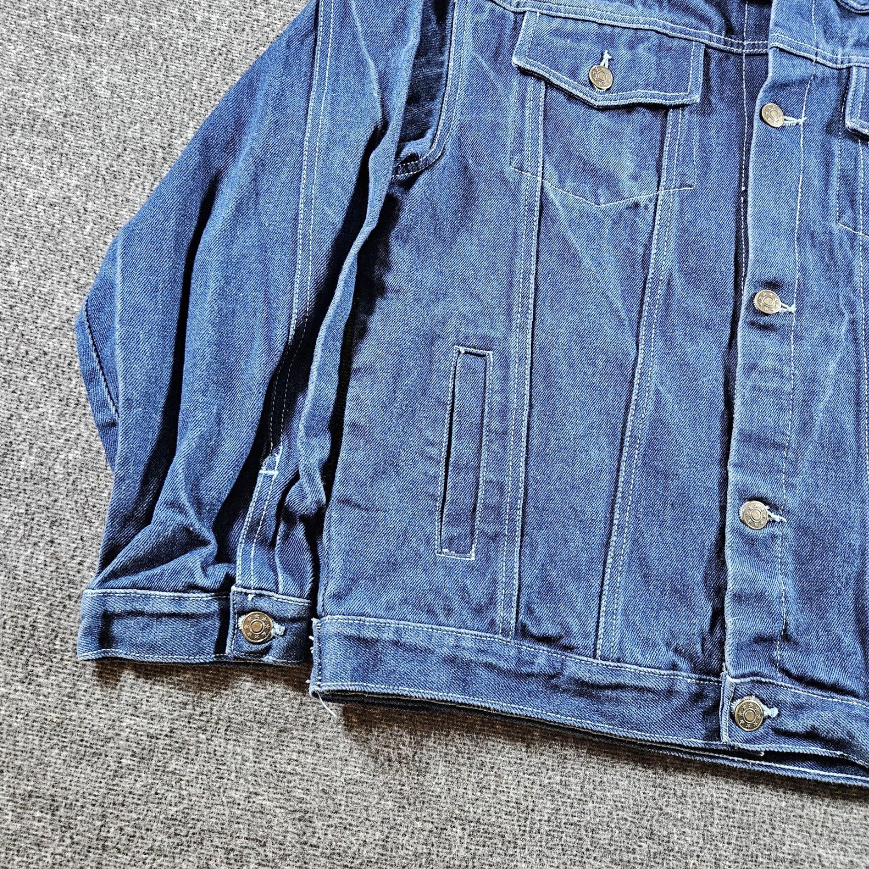 Fubu FUBU Platinum Denim Jean Jacket Mens L Blue Hip Hop Embroidered Back Graphic Bomber Jacket Size US 33 - 2 Thumbnail