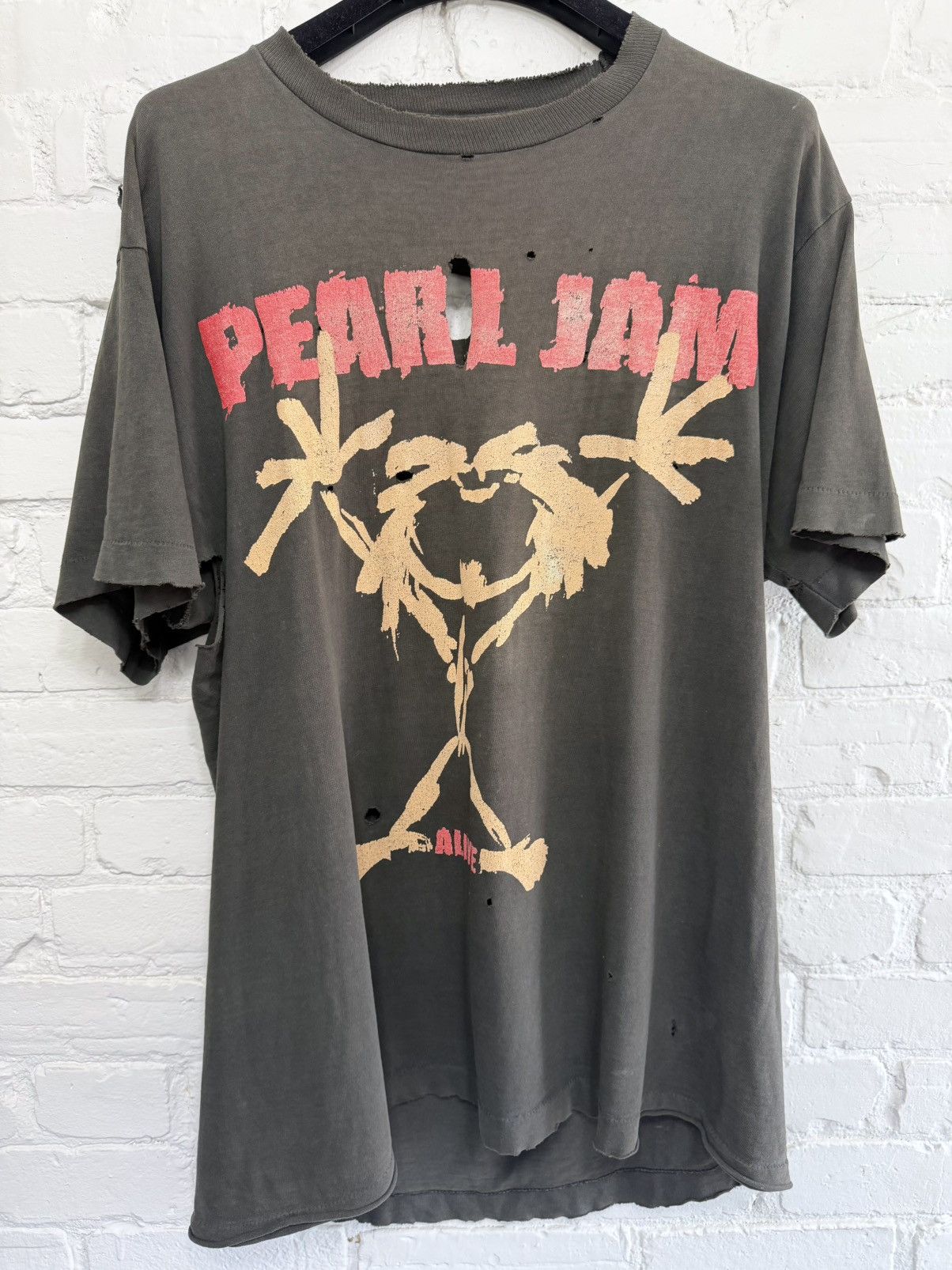 Vintage Vintage 90's thrashed Pearl Jam Alive shirt Size US XL / EU 56 / 4 - 1 Thumbnail