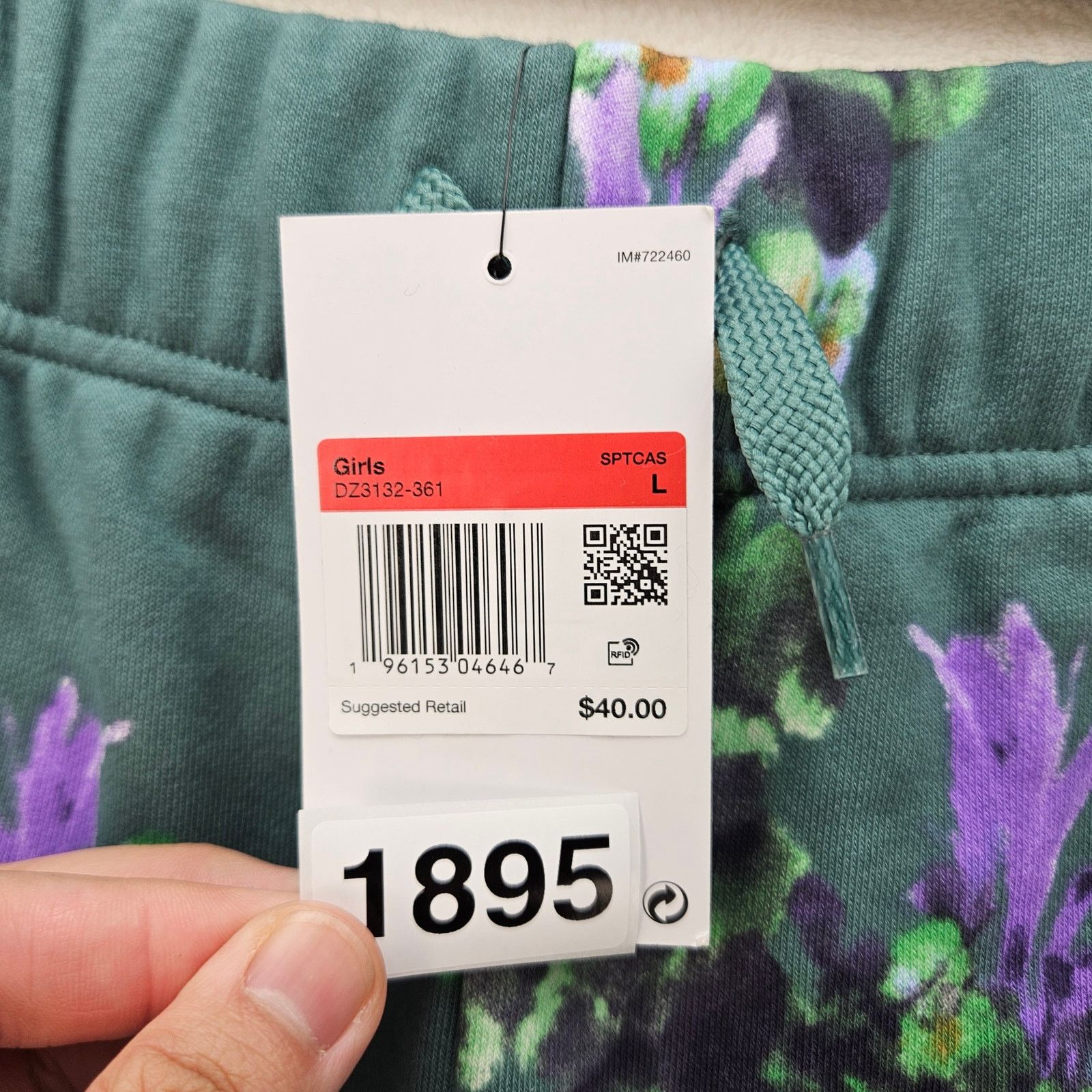 Nike NIKE SPORTSWEAR CLUB GIRLS LARGE FRENCH TERRY SHORTS GREEN Size 26" / US 2 / IT 38 - 4 Thumbnail