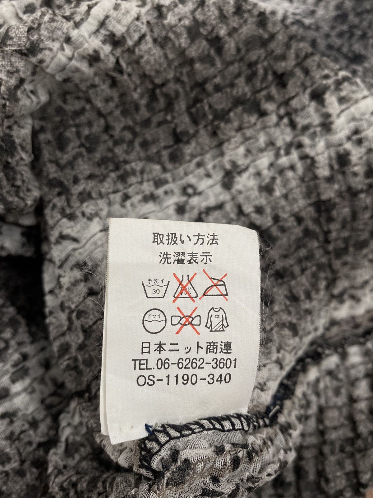 Issey Miyake × Japanese Brand × Pleats Please Issey Miyake Pleats short sleeve t-shirt Size US M / EU 48-50 / 2 - 4 Thumbnail