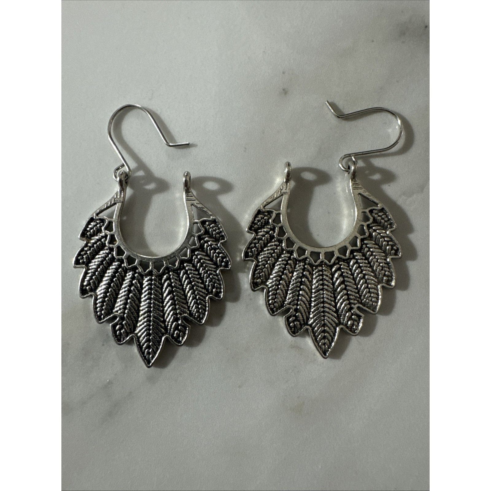 Other Silver Tone Feather Patina Hoop Dangle Pierced Boho Tribal Size ONE SIZE - 2 Thumbnail