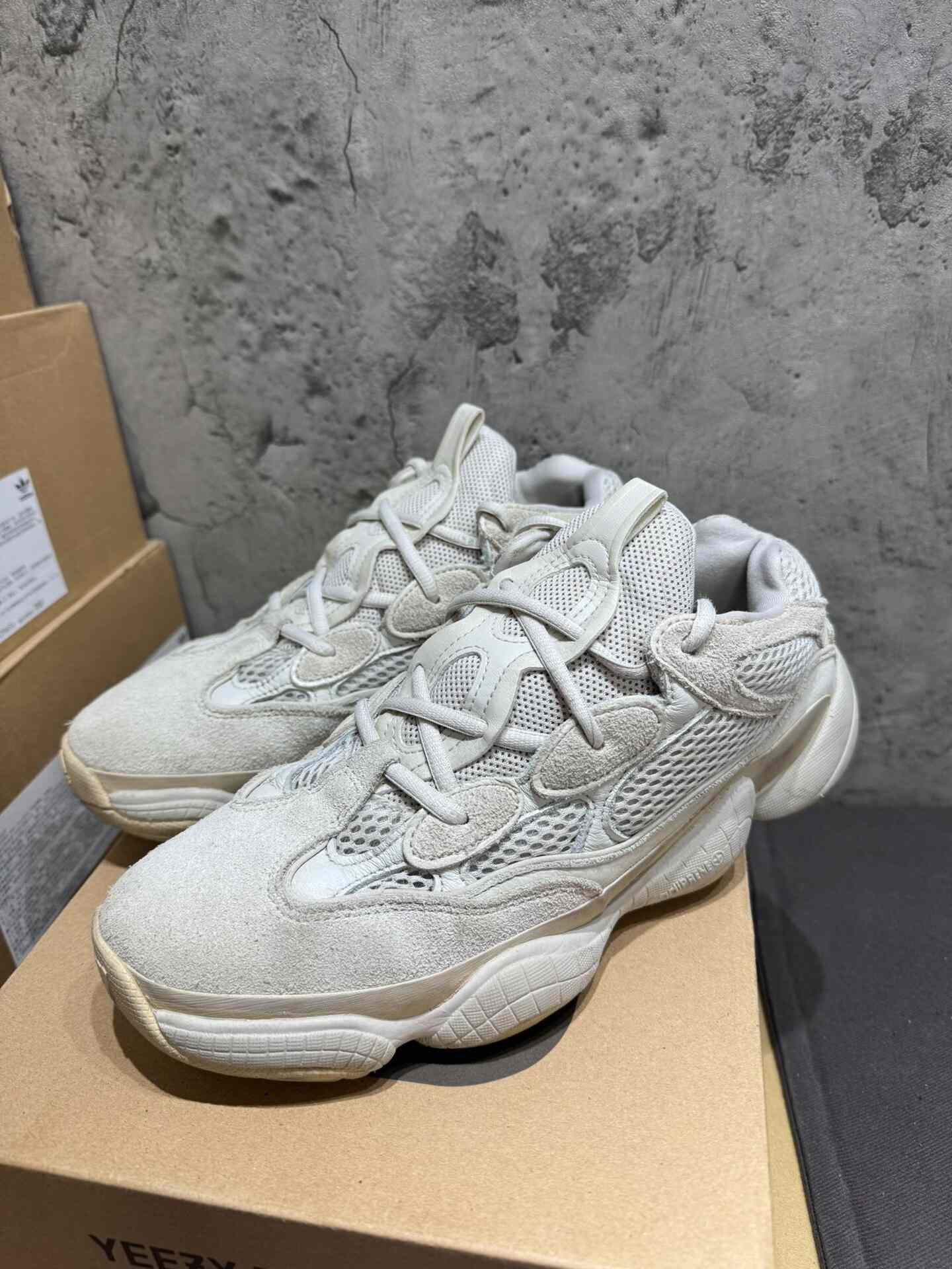Adidas Adidas YEEZY500 White Lowtop Sneakers 9 Men Size US 9 / EU 42 - 1 Thumbnail