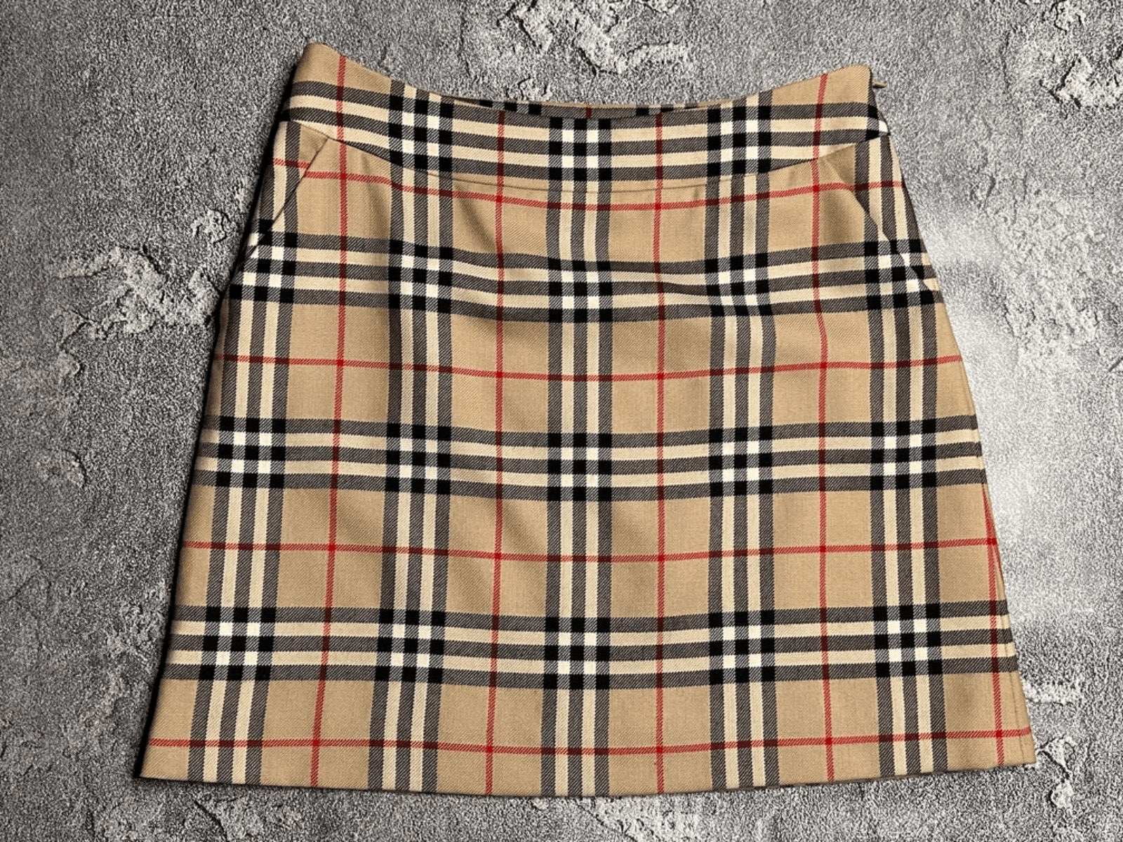Burberry BURBERRY Women Mid Skirts 8081126 B7348 White | Grailed