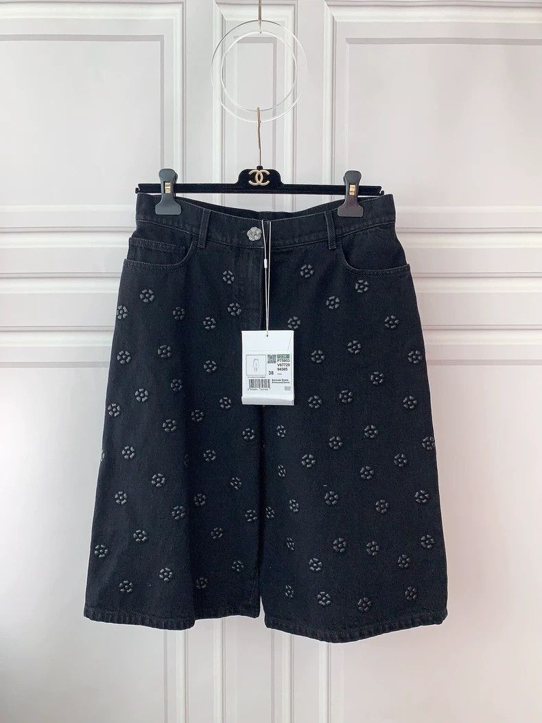 Chanel Chanel 22K black embossed jeans Size 42" / US 20 - 1 Thumbnail