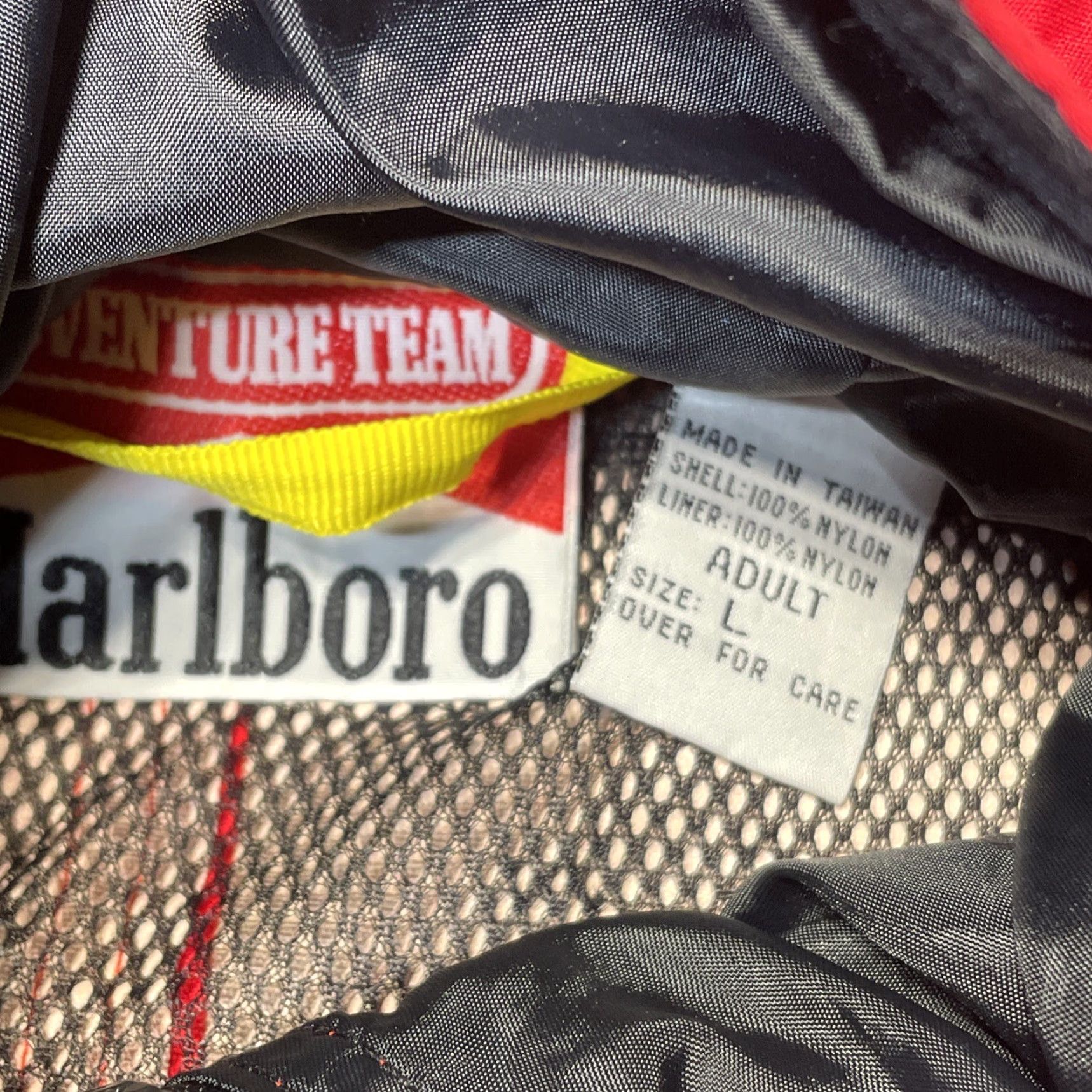 Marlboro VINTAGE Marlboro Red Full Zip Hooded Rain Jacket Size L Mens Size US L / EU 52-54 / 3 - 3 Thumbnail