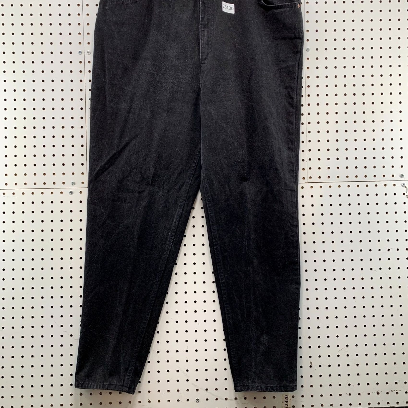 Levi's VINTAGE Levis 522 Black Denim Jeans Womens 22 Tapered Leg FITS 40X32 USA Size 40" / US 18 - 3 Thumbnail