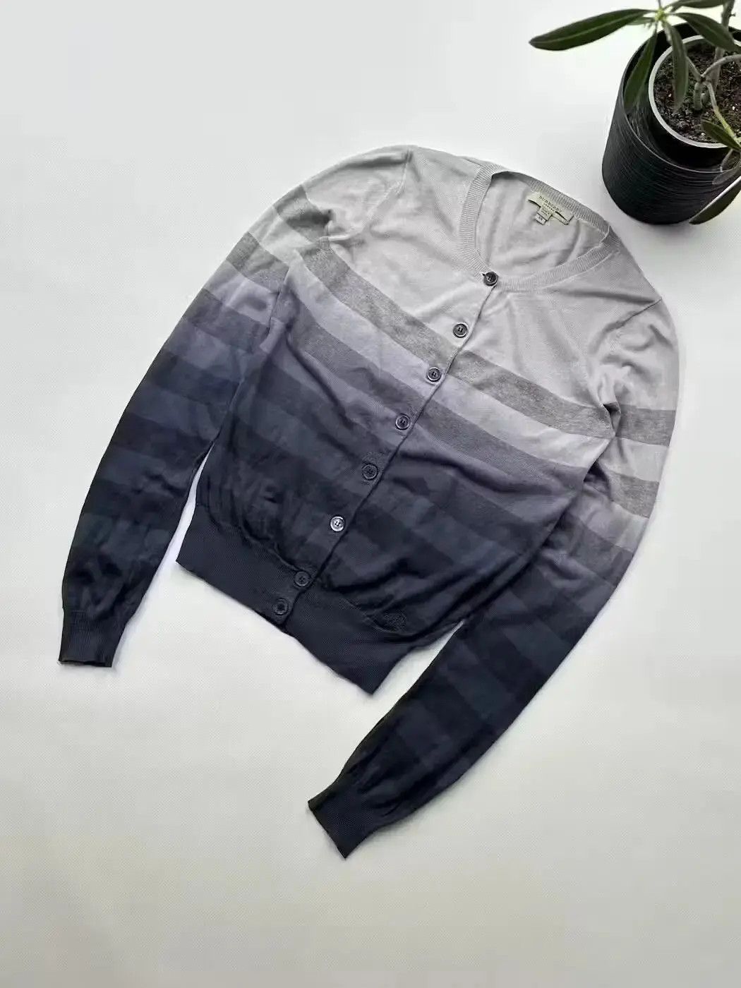 Burberry Vintage Button Cardigan (267)