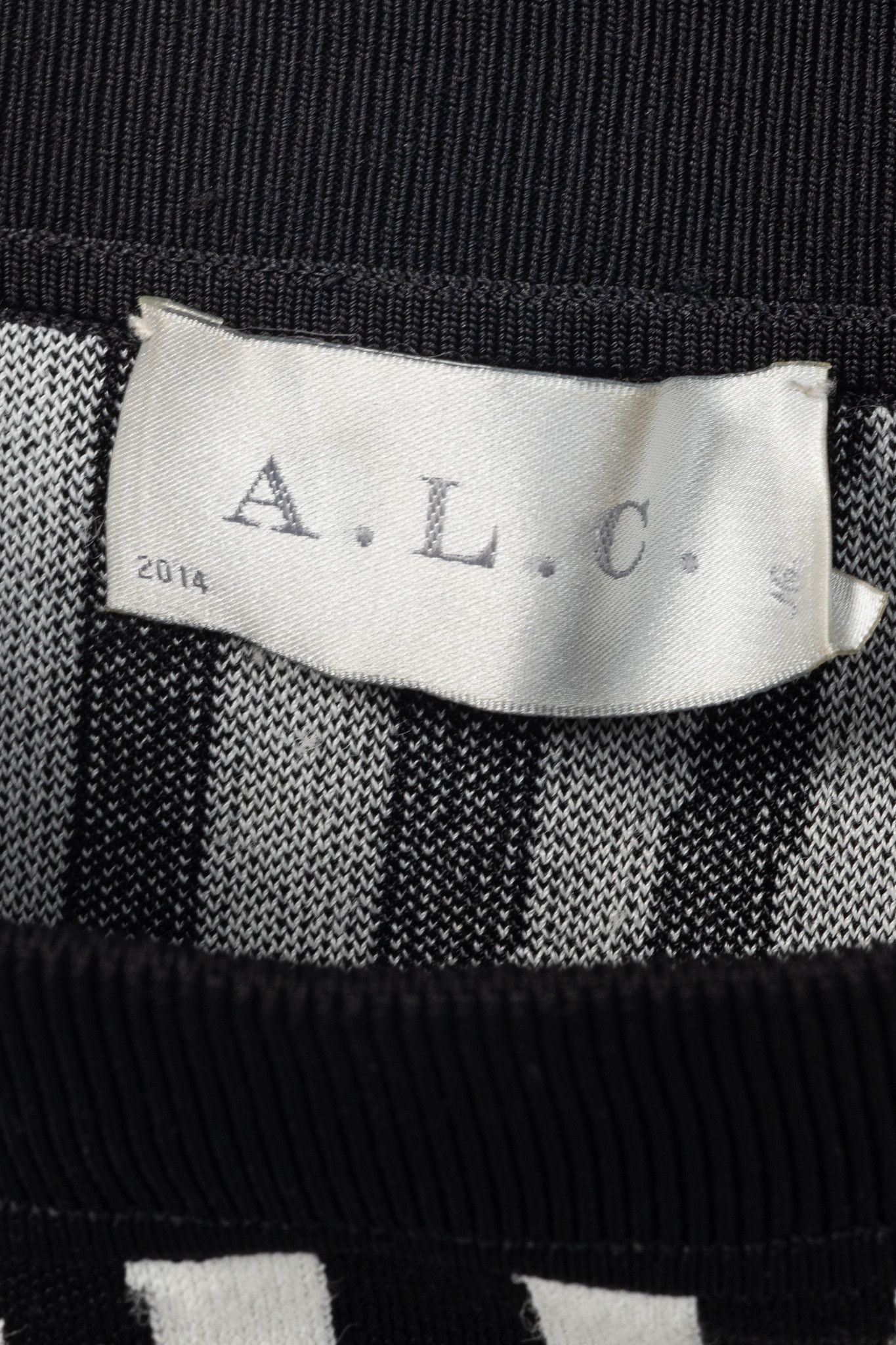 A.L.C. A.L.C. White & Black Striped Knit Pencil Skirt Size 24" / US 00 / IT 34 - 4 Thumbnail